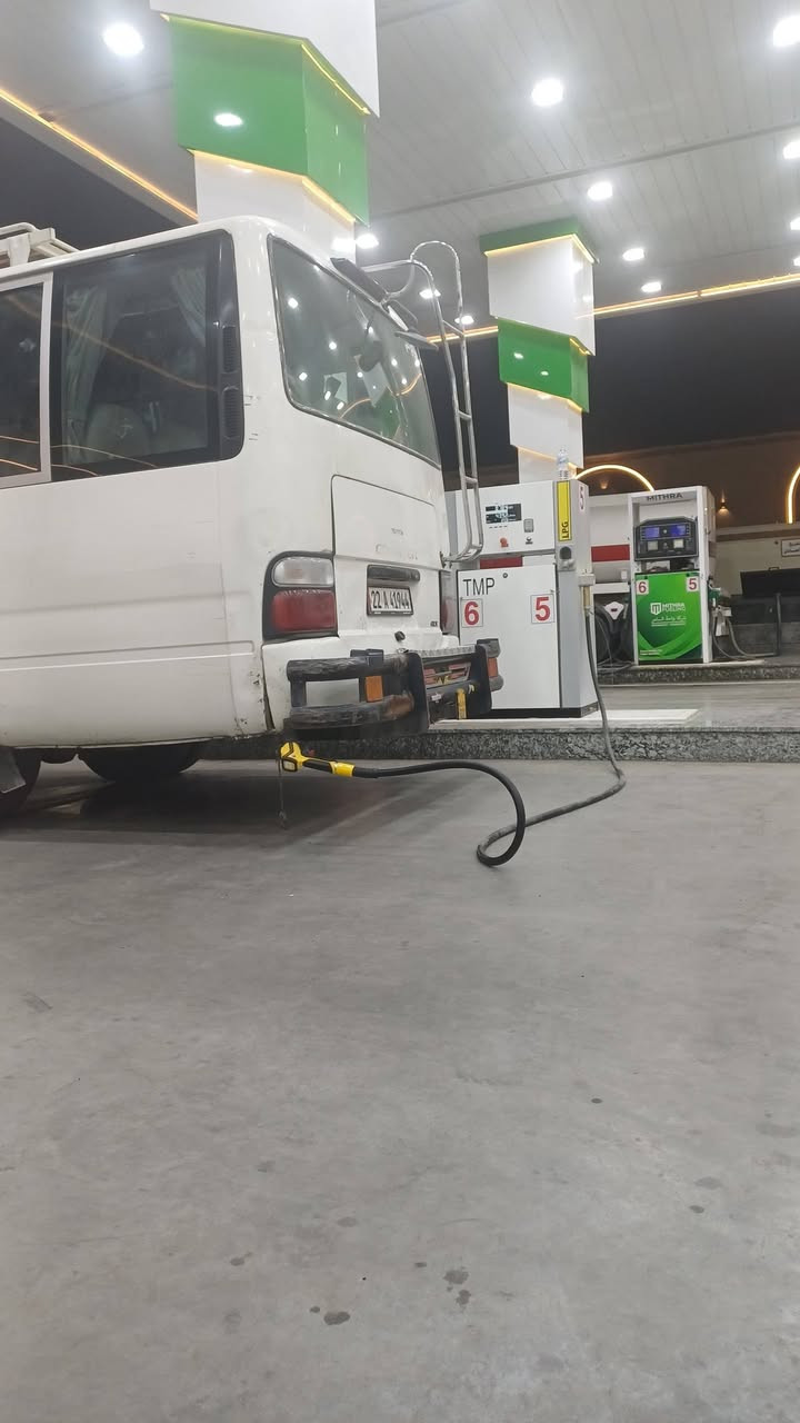 سلام عليكم كوستر ٢٠٠٩ مصبوغه من جام وجوه وبيه طخات بصيطه مامصلحه سعر ١٩٥ سياره بسمي ***********
