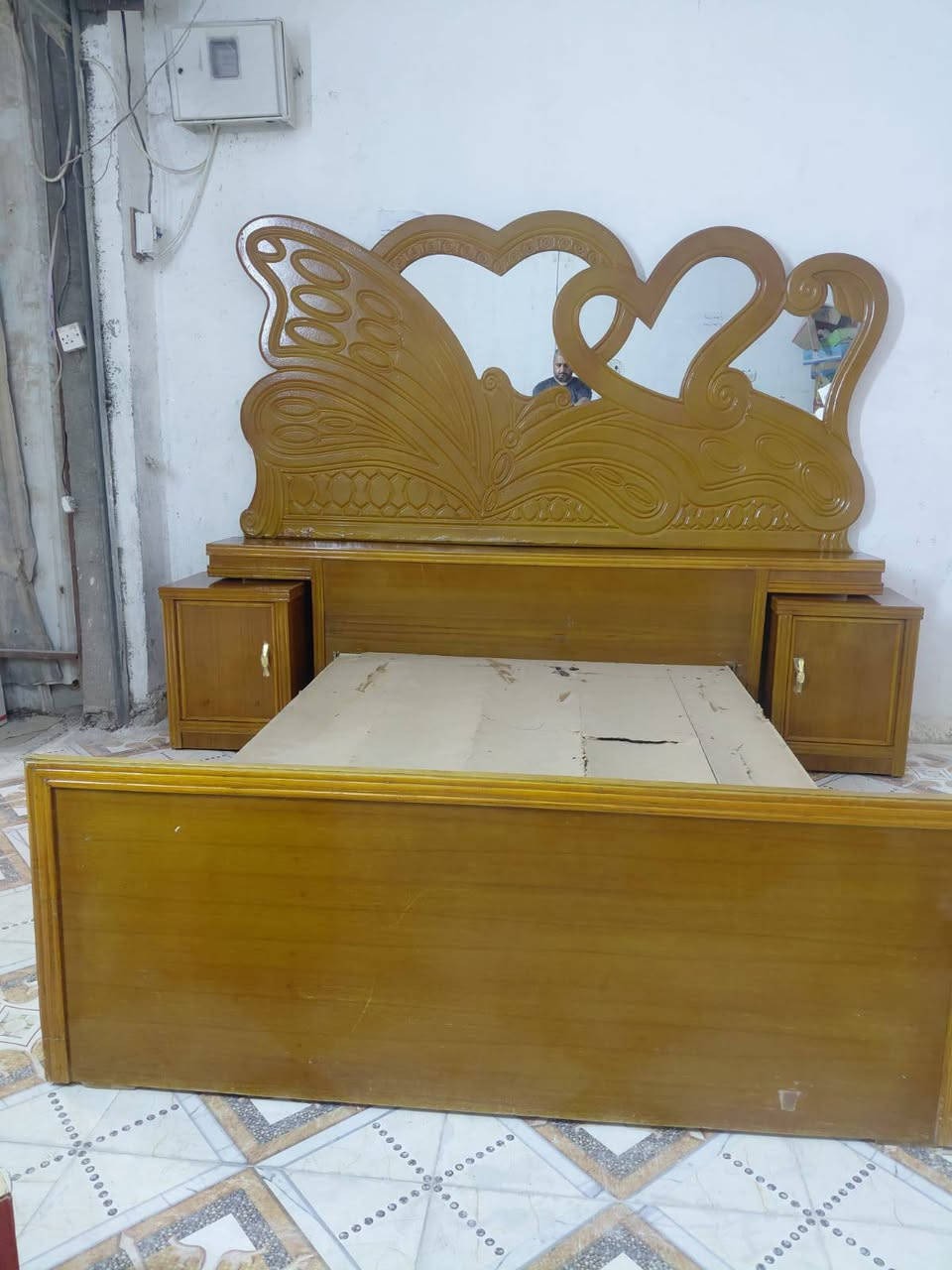 السلام عليكم غرفه مستخدمه نضافه 85بل /100 سعر 900وبيه مجال بصيط ***********
واتساب ***********اتصال
