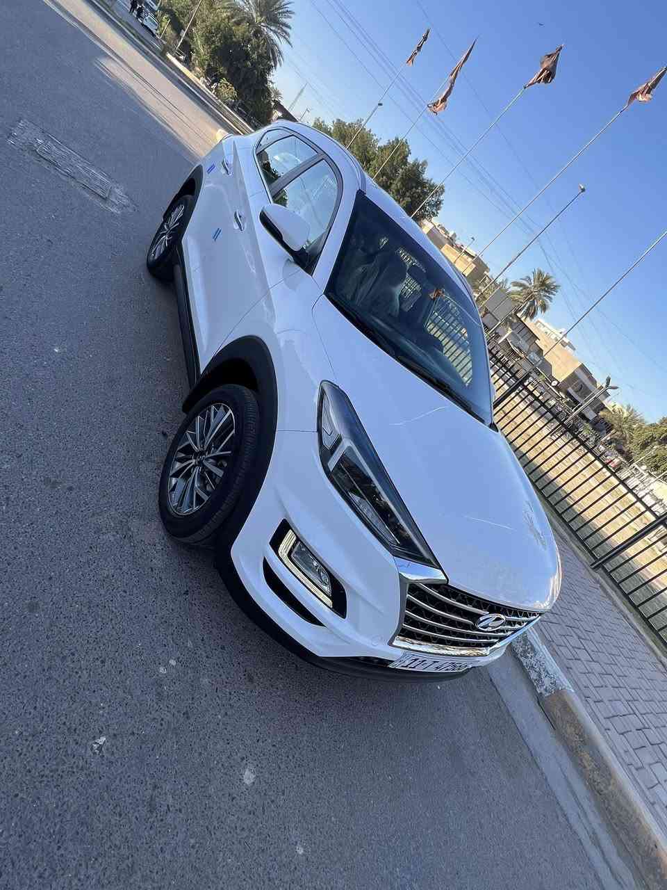 السلام عليكم للبيع توكسان مكفول عدى رصعتين ازغار
موديل 2019 فول ما عدى بنوراما 
اغلاف اصلي كشنات 
5 عدسات 
ماشيه 61 حقيقي 
بأسمي السيارى على ايدي من الزيرو 
السعر200  ورقه     غير متواجد عل فيس  
 غير متواجد عل فيس.  العنوان الكراده    ***********
