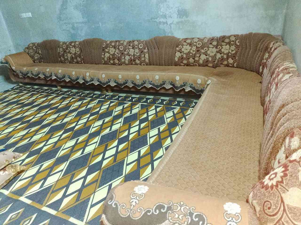 سلام عليكم اخوان عندي ديوان للبيع أسعر 250بي مجال ديوان 11متر خشب عراقي هذا رقمي للتواصل معنا ***********
