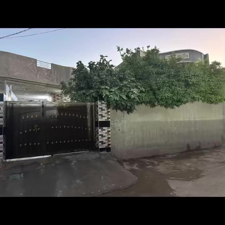 دار للبيع  
الموقع حي الزهراء نهاية شارع المدارس بلقرب من كهوة الخفاجي  مساحة الدار ٢٨٨ طابو زراعي سند ٢٥ سند مستقل 
يتكون الدار من غرفتين نوم + استقبال  وصالة ومطبخ حار وبارد  مع مجمع صحيات داخلية وصحيات خارجية  كراج لسيارتين  وحديقة  متوفر جميع الخدمات ماء مجاري تبليط  مدارس 
السعر ١١٠ وبيه مجال بسيط 
للاستفسار الاتصال على الرقم ***********
