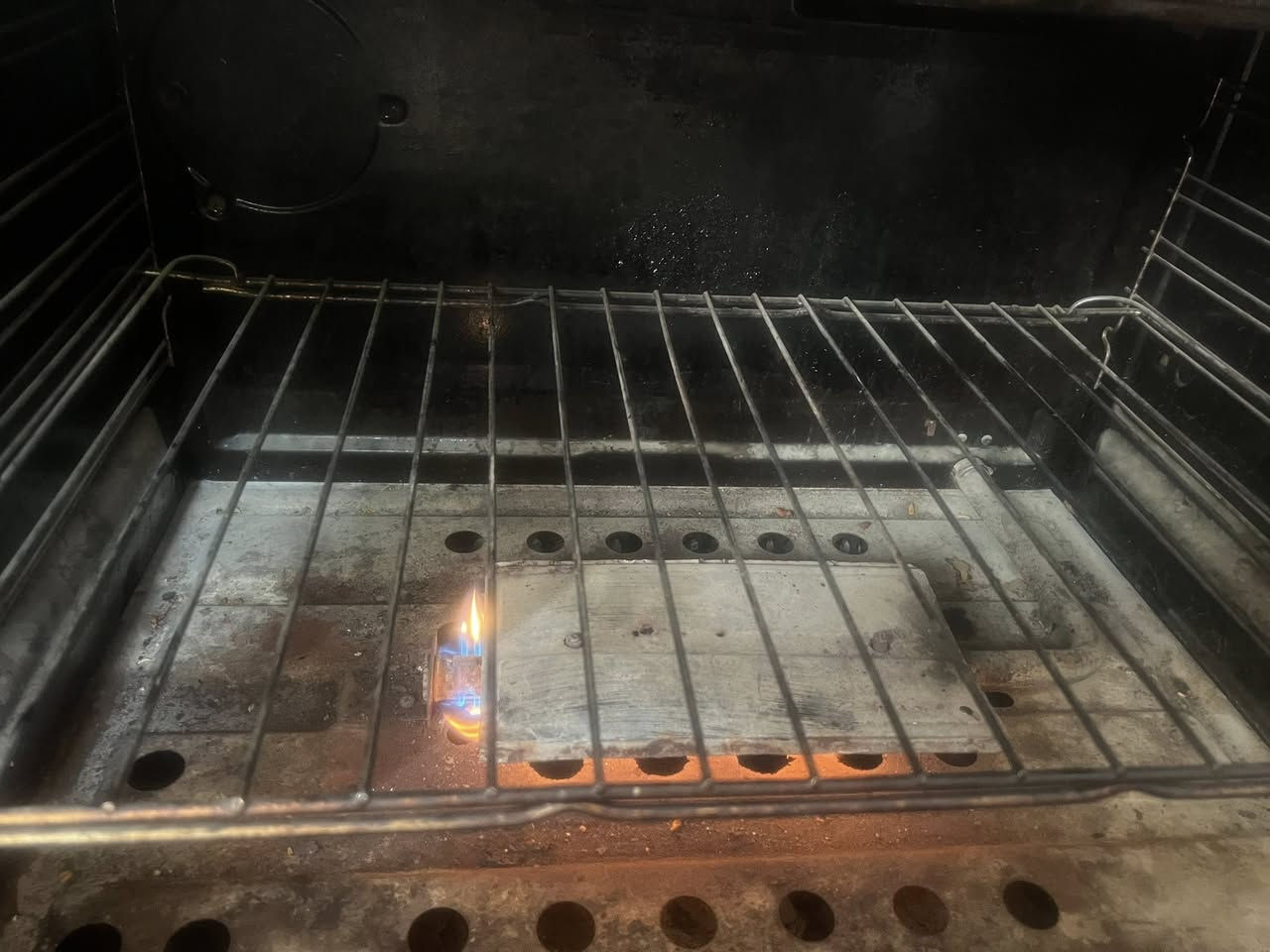 طباخ كريازي مصري مثل ماموضح بالصور نقطه دخان مابيه فقط الباب فالت من مكانه سعره ١٥٠الف


**إذا كنت صاحب هذا الإعلان وتريد حذفه لأي سبب، رجاءا أرسل رسالة إلى الدعم الفني**