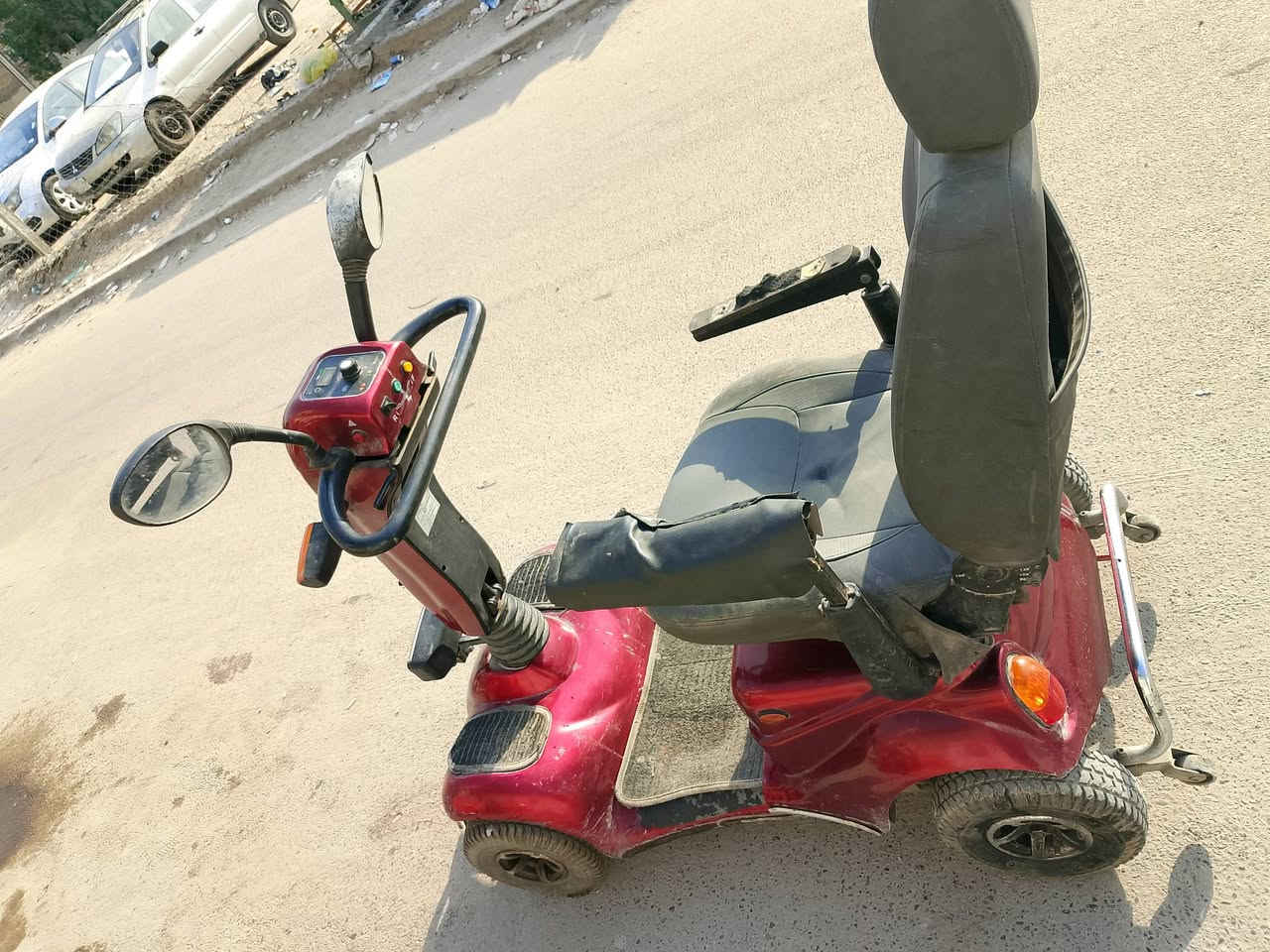 دراجه شحن معاقين اربع عجلات
دراجة شحن ذوي الاحتياجات الخاصة باربع عجلات ومواصفات جيدة
اربع عجلات
.كفرات نظيفه 
3.شاحن سريع اصلي
4.مؤشر للشحن 
5.تحديد سرعه
6بطاريات كبيره تمشيك مسافات طويله
خاليه من النقص وصالحه لاي انواع الاعاقه 
السعر 350 وبيها مجال للشراي 
الشراي يتصل***********
