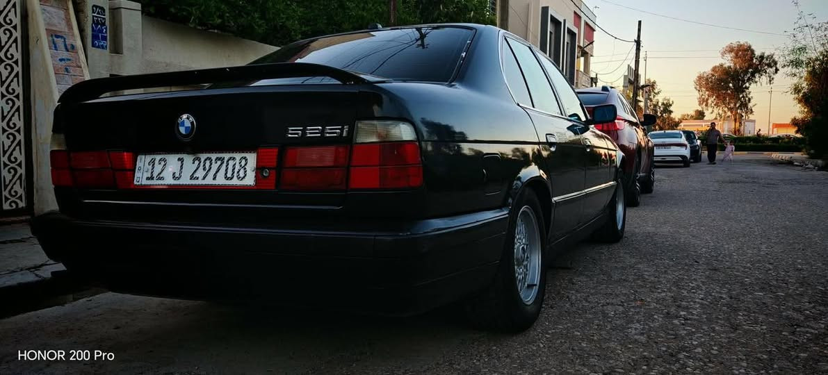 السلام عليكم 
BMW520
مكينه 528
كير ومحرك شرط 
تبريد شغال ثلج
مديل 93
بجم عريض 
اسلايت 
ايربك 
غرفه جديده 
تخم تاير جديد
جامات اربعه كهرب
كامره شاشه
باتري جديد
سنويه جديده هزه جديده 
سياره بدون اي ضرر صبغ عام جماليه 
سياره مال جناي اترايك البصره 
السعر 72وبيها مجال بسيط (الاستفسار)
***********
***********

