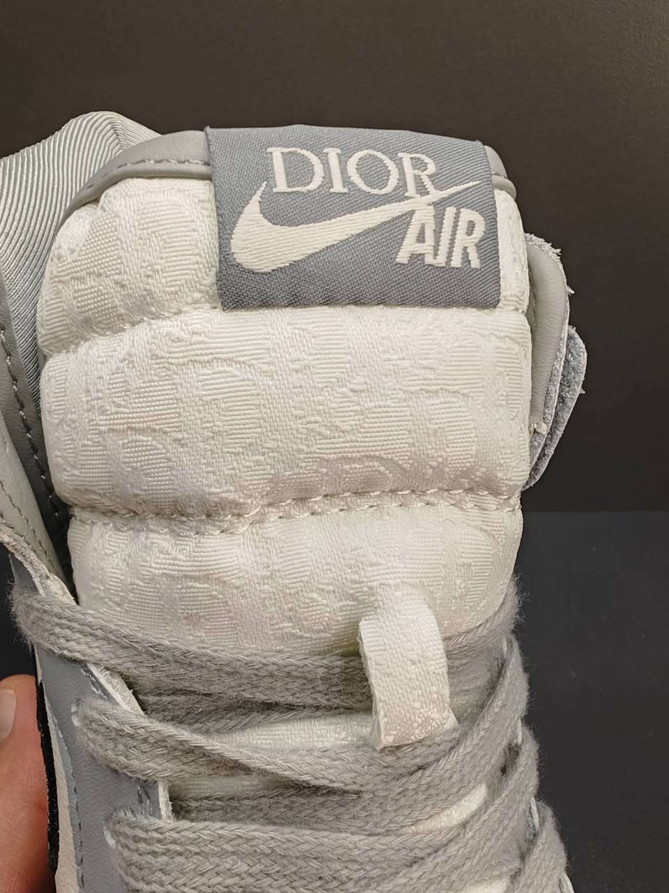 جوردن تحفة انتاج مشترك نايك و ديور قياس 41
متوفر حذاء نايك انتاج مشترك بين نايك و ديور، قياس 41 وطول القدم 26سم، كوالتي ممتاز جدا، طركة جلاتين، جديد غير مستخدم، قطعة راقية بمعنى الكلمه
يوجد توصيل لجميع المحافظات ***********
