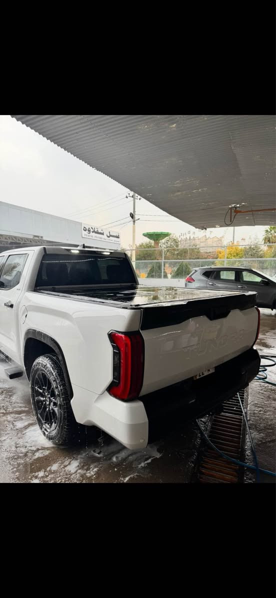 تويتا توندرا ٢٠٢٢  لوك لوك ره سمي ده عمي دانراوه ريك ئه وه نده ي بوياغه سه ياره كه وه ك كلين وايه لوكه شوختيشي پيوه نييه زور تازه و جوانه چوار تايه و ويلي لوكي له ژيره ٦٥ هه زار ميل روشتووه سه ياره كه هه موو گياني به شه رته ده عمي بوو ده عمي تاك اكسله موافه قه ي جام ره شي هه يه *********** أربيل, العراق
