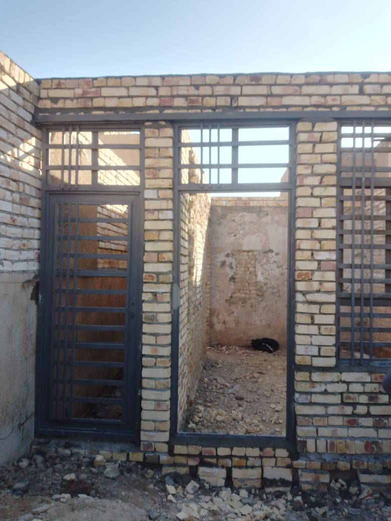 سلام عليكم بيت للبيع بشارع جامع النور المساحه100 متر البيت يحتاج ترميم الي كامل بالبيت مجاري جديده و بواري جديده و ارتفاع الجدران 3متراتت
بوب و شبابيك جديده سعر البيت 55مليون عقار البيت طابو ملك منطقه ال23 منطقه كامله الخدمات 
 (سعر القطعه بهذا المكان لا تقل عن 50مليون)

‏‪***********‬‏ للستفسار اكثر
