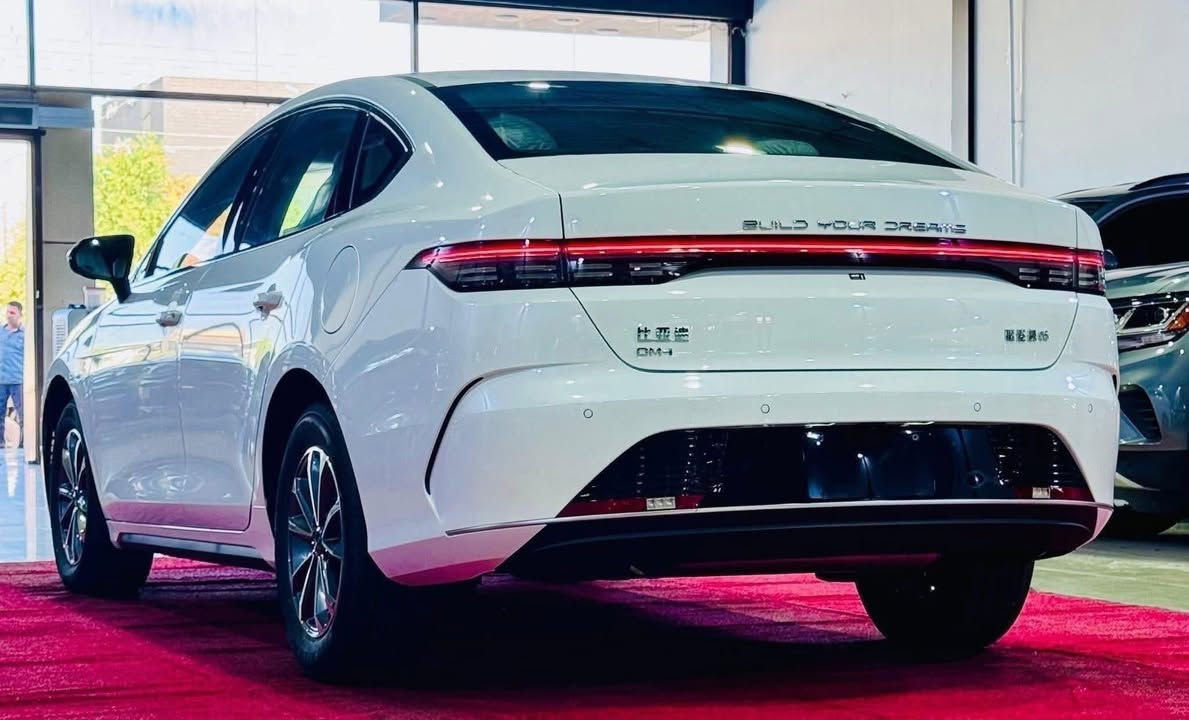 ﷽

‎( مجموعة شركات فراس الحمداني اربيل شارع 100 م )

BYD DESTROYER 05

موديل : 2025 

السعر : 11,600 $$

اللون : ابيض داخل ابيض

حجم المحرك 4 سلندر ( 1.5L )

( بانزين - هايبرد - كهرباء )

منفذ كهرباء شحن 
منفذ بانزين

التفويلة الواحدة 1200 كيلو متر 

كاميرات خلفية 
حساسات خلفية 
اشاير ليد - لايتات زينون
بصمة تشغيل 
تشغيل عن بعد
تحكمات ستيرن
دواخل لونين اسود و ابيض اوف وايت 
شاشة متحركة
كيج الكتروني
بدون رقم دخول شمالي ( اربيل - سليمانية - دهوك )
وبقية المواصفات المعروفة 

العنوان : 

اربيل شارع 100 م مقابل الشركة العامة لتجارة المواد الغذائية 

للاستفسار والاتصال : 

ابو علي ( واتساب - اتصال )

***********
***********

حواس

***********
***********

زيد 

***********
