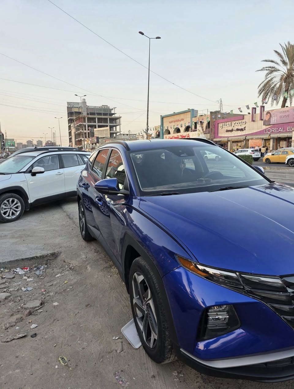 سلام عليكم 
توسان موديل 2022 
فتحه 
بصمه
تشغيل عن بعد
رادار امامي خلفي جانبي
صندوك كهربائي
شاشة كبيره
تبريد شاشة 
هيتر كشنات اماميه
تحديد مسار 
قياده ذاتيه
هاندبريك بصمه
حادث بنيد فقط نفسه راجع ممبدل 
يرباك ستيرن 
حي الجامعه 

*********** 
السعر 19 بيه مجال قليل
