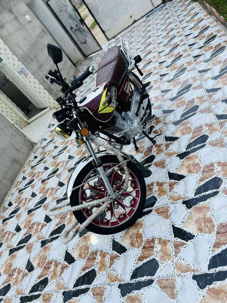 سلام عليكم دراجه سيفان 25البيع ورقه وحده دراجه كامله مكمله كامله من كلشي اي نقص مابيه دراجه حلوه ونضيفه السعر 825او بيه مجال حك الجيه مكاني ديالى قضاء المقداديةالاستفسار هاذه رقمي ***********
