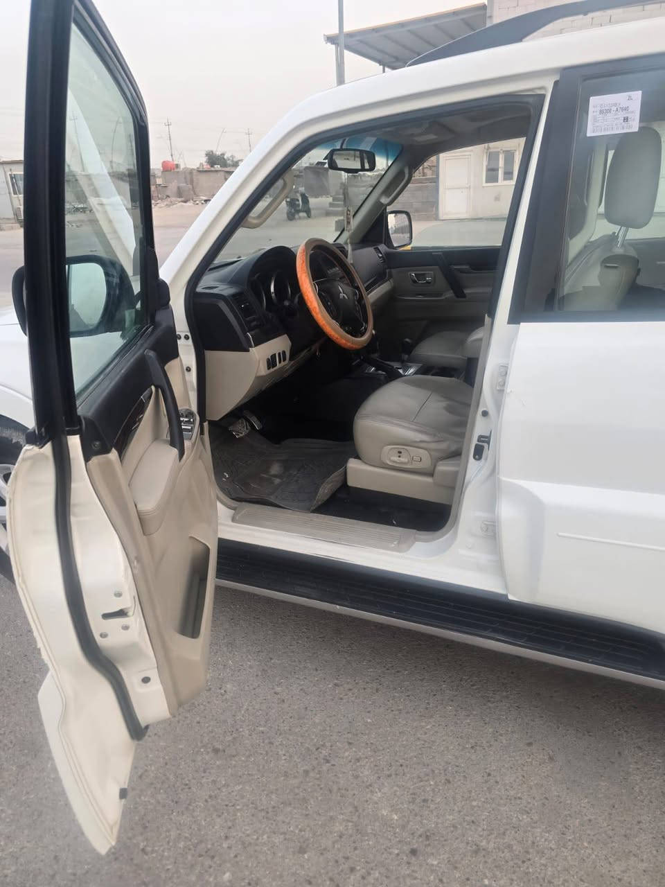 باجيرو موديل 2011حبتور لون ابيض
محرك 3800
دواخل جلد 
كشنات كهرباء
مري شفط 
تحكم ستيرن 
 حساسات خلفيه
السياره فتحه و دمام خلفي
تبريد 3 قطع
منضومه زينون 
محرك و كير كفاله عامه
تخم تاير جديد
السياره اربيل بأسمي 
كفاله عامه (ما عدا الجاملغ الكدام بي صبغ فقط  ) 
السعر 150 وبيها مجال
البصره القبله/***********
