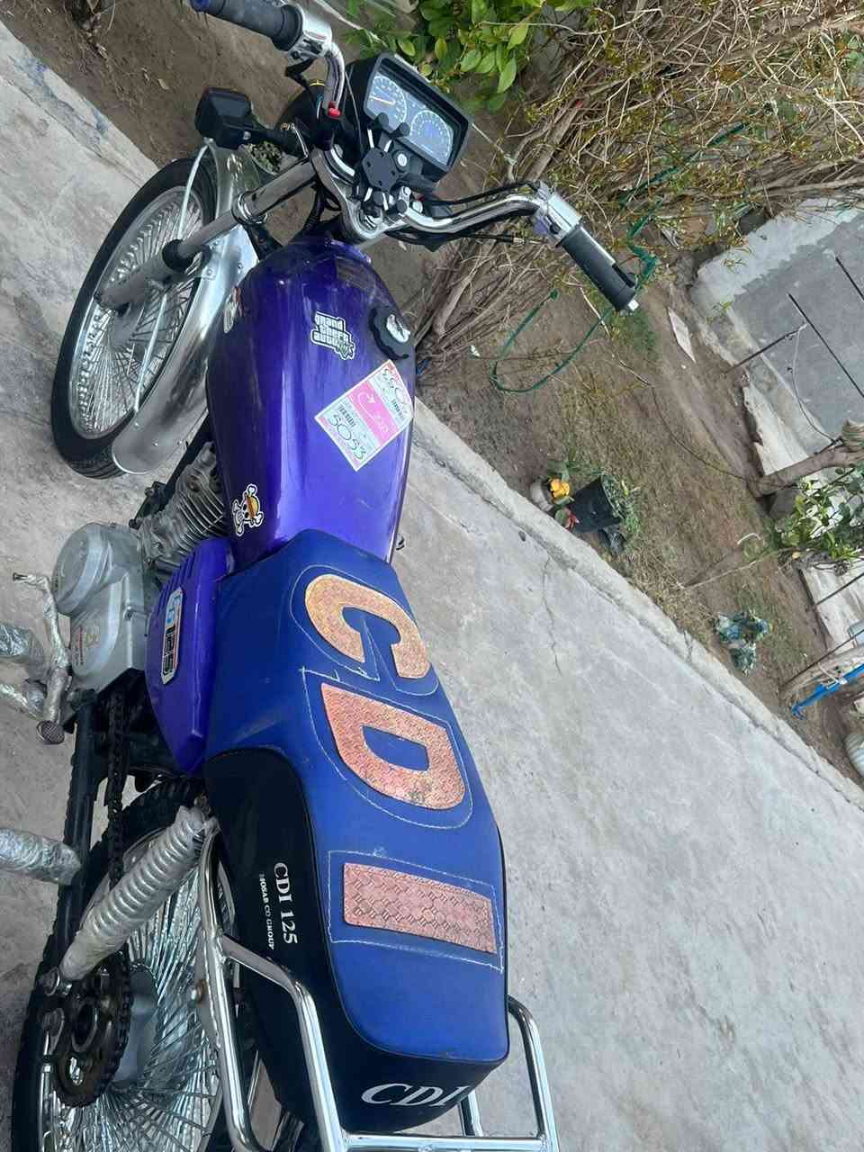 سلام عليكم  دراجة للبيع  تايكر موديل 21 دراجة  مال جناي كامله للخير مابيها كل نقص  
جديده  كهربايات كامله للخير  وراق صولي مكفوله كفاله عامه مكان بابل سعر 400 وبيها مجال شراي يتصل  ***********
