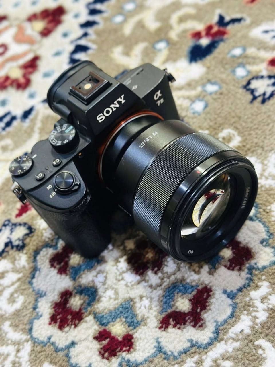 كامره سوني مارك 3 عدسة 85 1.8 تفاصيل ***********

