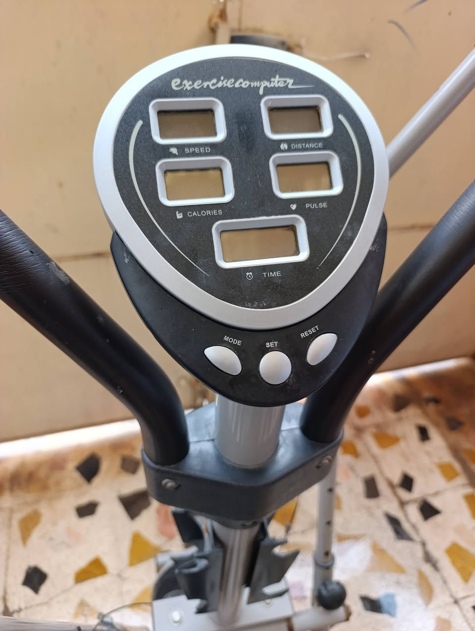 هذه الدراجة الرياضية معروضة للبيع.


**إذا كنت صاحب هذا الإعلان وتريد حذفه لأي سبب، رجاءا أرسل رسالة إلى الدعم الفني**