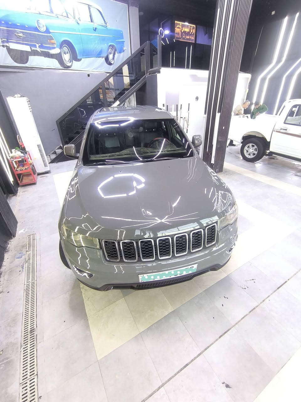 السلام عليكم 
اخوان بيع مستعجل مستعجل 
جيب لاريدو شيروكي امريكي
 موديل 19 رقم بابل
السياره مواصفات بلاك توب 
اللون المميز سمنتي 
تشغيل عن بعد 
توقف خلفي ذاتي 
حساس خلفي 
كامرة خلفيه 
الصندوق كهربائي 
منضومة زنون كامله 
شاشه كبير كار بلي 
الويل الاصلي بلاك توب 
تبريد تدفئة فووووول 
تبريد قطعتين 
تدفئة بالكشنات 
استيرن هيتر 
السياره فور ويل 4×4
مكينه جديده شادله بساتم مال ١٤ يعني المرغوبة 
الكير بلاد فووول 
تخم تاير جديد
باتريات اثنينهن جدد 
السياره تاخذه ما تصرف عليه ولا الف 
باسمي حصرا 
بيه ستة قطع صبغ فقط صبغ بس بدون دواخل شرط الفحص 
بيه تصليح قليل بالفخذه 
كل الدواخل مكفوله شرط تجي وتفحص وشوف ما عدا تصليح جدا بسيط بالفخذه 
السعر  اتصل وتدلل الي تريده يصير مناسب جدا
اخوان ملاحضة:: السيارة مال جناي والله يعني مرتبه على ايدي 
الاتصال ع الرقم *********** 
غير متواجد ع الفيس 
مكاني كربلاء 
اي استفسار اتصل وتدلل
