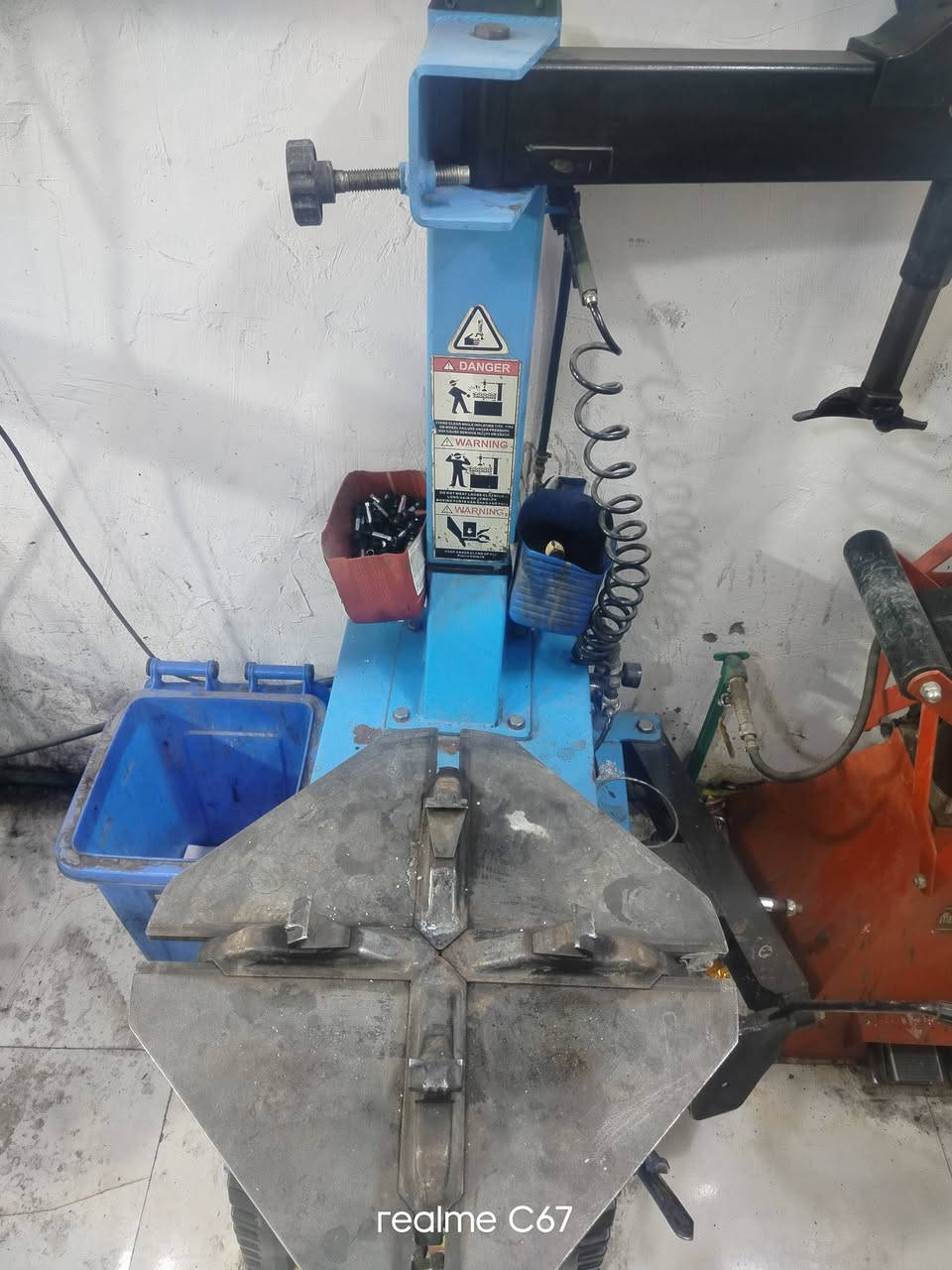 السلام عليكم
خالعه 24 صيني منشى ايطالي 
للبيع خالعه نضافه 90 بلميه 
العنوان الحبيبيه 
الرقم ***********
