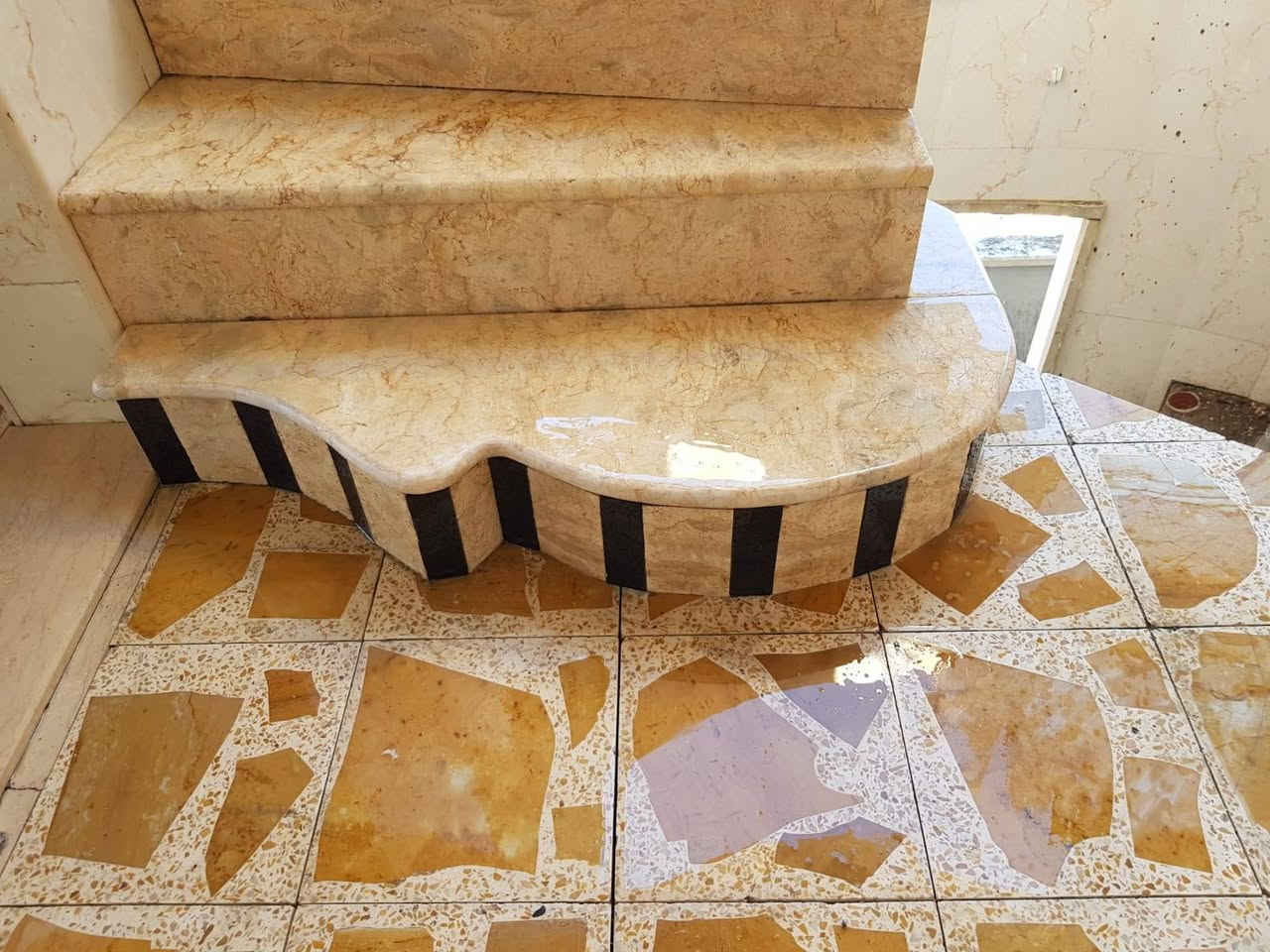 السلام عليكم اسطه سرميك متفرق شقل شرط ليزر هندسه وسعر مناسب  متفرق ***********
