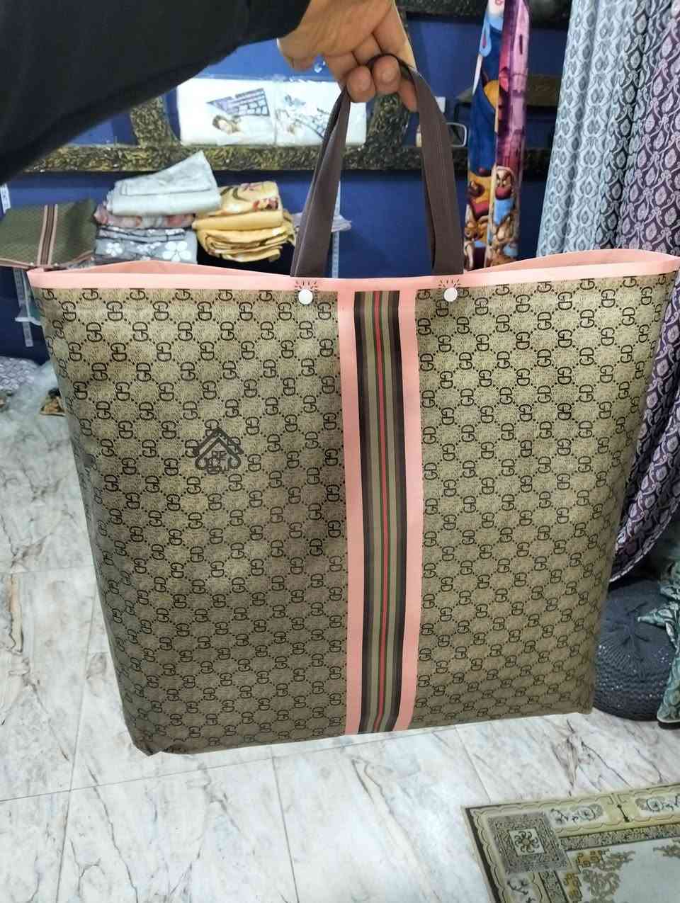 فرشة غطوة مقرنص نفرين ثقيل مع وجوه مخاد 2 وعلاگة 
السعر 9000 فقط 
العنوان التحرير دور الجاهزة مقابيل محل كرزات حمودي يوجد توصيل ***********
