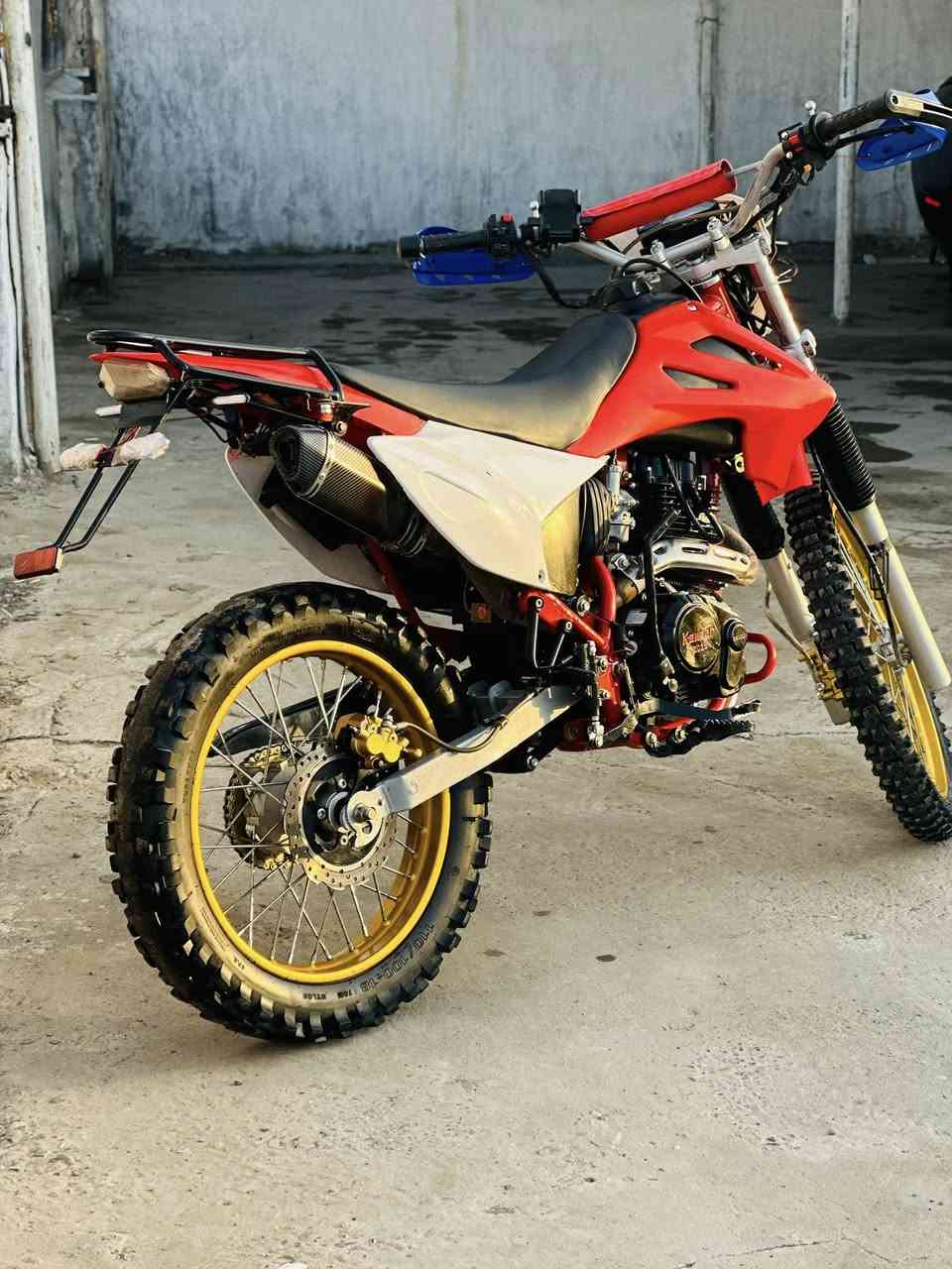 السلام عليكم 
اعادت النشر بسبب الوعود الكاذبه
ماطور كاويار 2025
المحرك:250cc
الموطور بعده كله وضع شركه
صار ثلث اشهر من شدينه الموطور  
كهربائيات كلها شغاله 
الموطور حييل نضيف وما عايزه شي
ومستعجل عله بيعته محتاج فلوس 
👈بدون لوحات. وبدون منفيس. (كـلـك)👉
السعر مليون وبيه مجال شي قليل
و الموشراي لا يتعبه يرحم والديكم
مكاني:صلاح الدين_تكريت_العلم
رقم الهاتف: ***********
متواجد👇
...واتساب...
@الجميع
