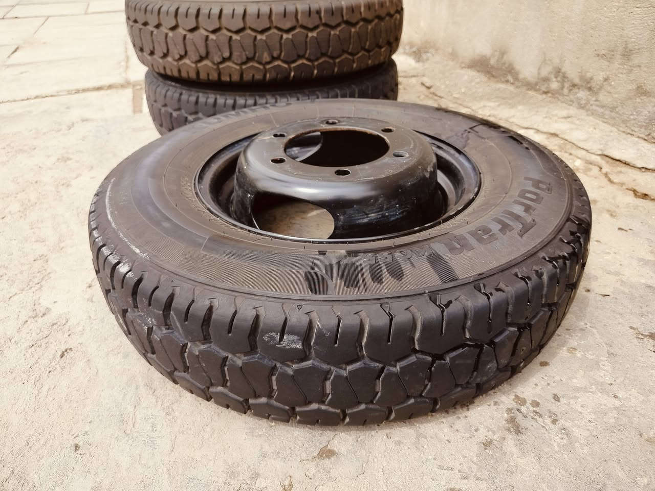 السلام عليكم  تخم كامل 13 استعمال قليل  شرط السبير ما نازل انتاج 25 لاستفسار ***********
