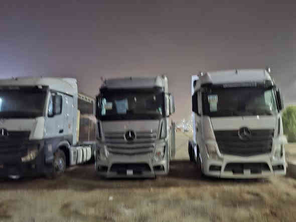 مارسيدس اكتروس وحش للبيع فول مواصفات كاميرا وحساس موديل 2016 موديل 2017 الحجم 1845  والحجم موجود 48-18 كاملات عل شغل تانكي حازم 2025 طوناج جيبي أس كامل عل شغل العدد سيارات6 يتواجد في معرض ابو قصي العسافي لتجاره السيارات العنوان الانبار الرمادي خمسة كيلو خط السريع الدولي رقم الهاتف ***********
