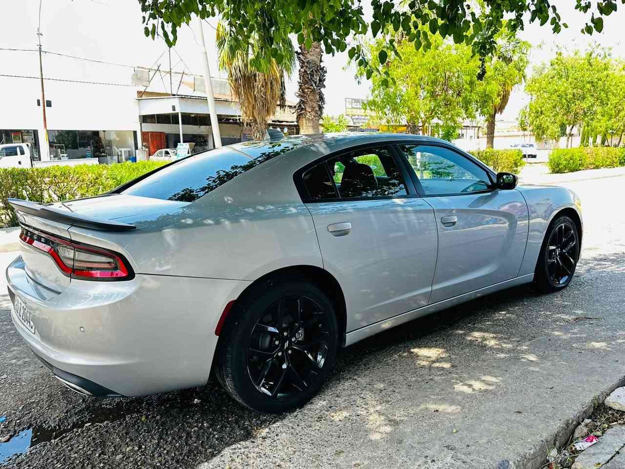 للبيع
دوج جارجر 2023 
SXT 
نص فول
سعر 228 بيها مجال للطيبي 
سياره بيها 3 قطع كلير من امريكا 
سياره حيل حلوه و نضيفه 
عنون موصل
‭0774 088 8630‬
