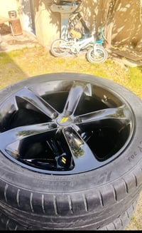 عندي تاير مع الويل جارجر موديل 23  عدد 4. تخم مستعمل قليل السعر 400 ال...