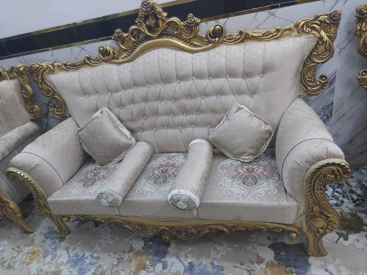 السلام عليكم تخم قنفات جديد ما صار شهرين من ماخذه جديد والله سعر 850 وبي مجال هذا رقمي بو واتساب واتصال مكاني مقابيل المركز النهروان *********** اللي يحب يعامل لا يتصل علي
