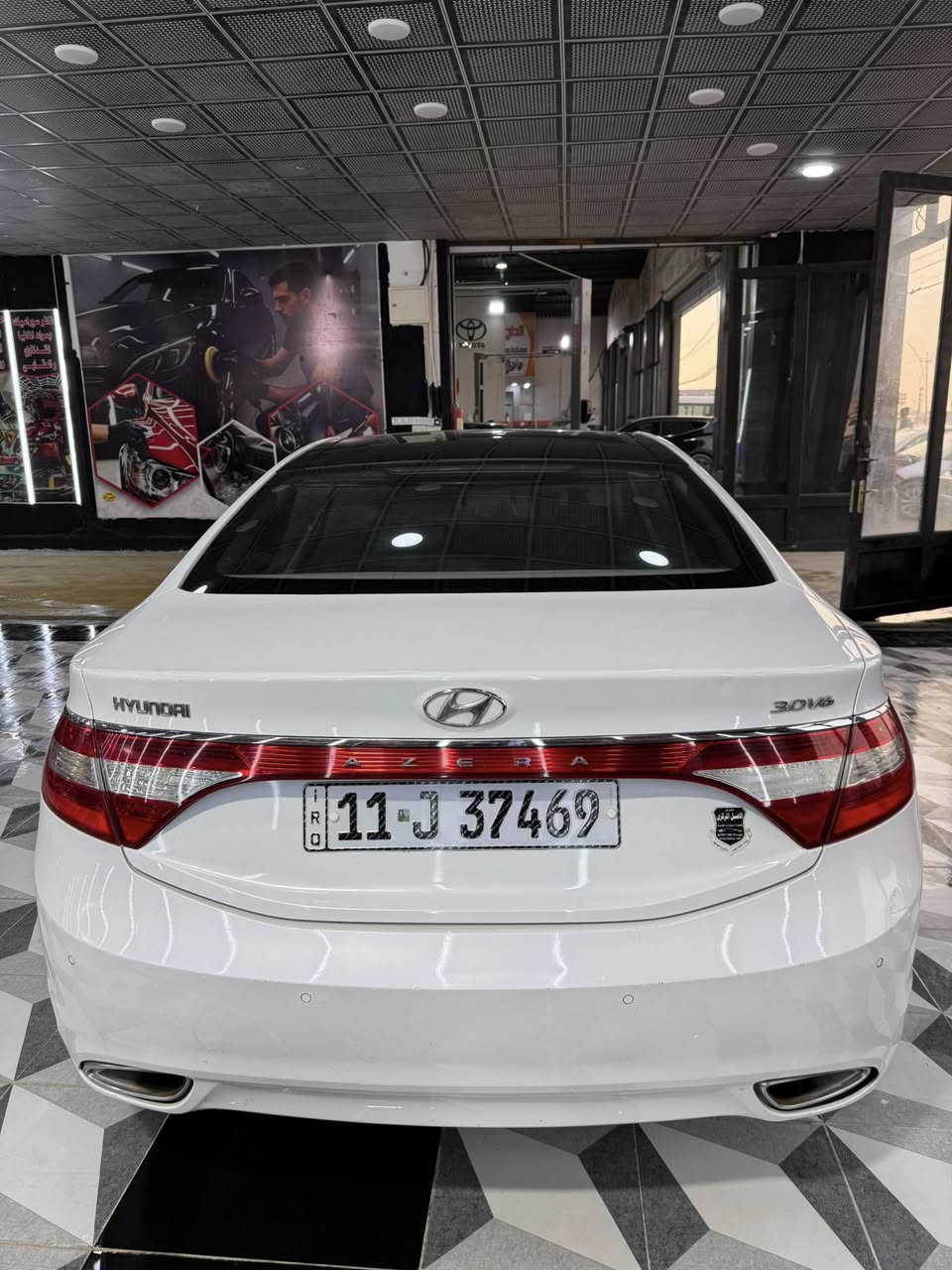 السلام عليكم هونداي ازيرة
موديل2012  VIP خليجي فول مواصفات ١/١ 
 المواصفات 
بردة خلفية كهرباء
بردات أبواب 
تحكمات ستيرن
بصمة تشغيل 
بصمه أبواب 
حساسات أماميه 
حساسات خلفيه 
داخل جوزي
بانوراما 
قطعتين تبريد
شاشة بلاديه 
كشنات جلد 
كشنات كهرباءVIP
اشاير بل مري
مري شفط
انارة محيطيه 
لايت زنون 
عدسات اوتو 
مانع تزحلق 
تخم تاير جديد صدر امامي خلفي جديد 
السيارة رقم بغداد مشروع وطني 
هزة وسنويه ورقم جديد بأسمي 
كفاله عامه 
العنوان:واسط الكوت 
السعر 130 وبيها مجال للطيبين 
رقم الهاتف:***********
