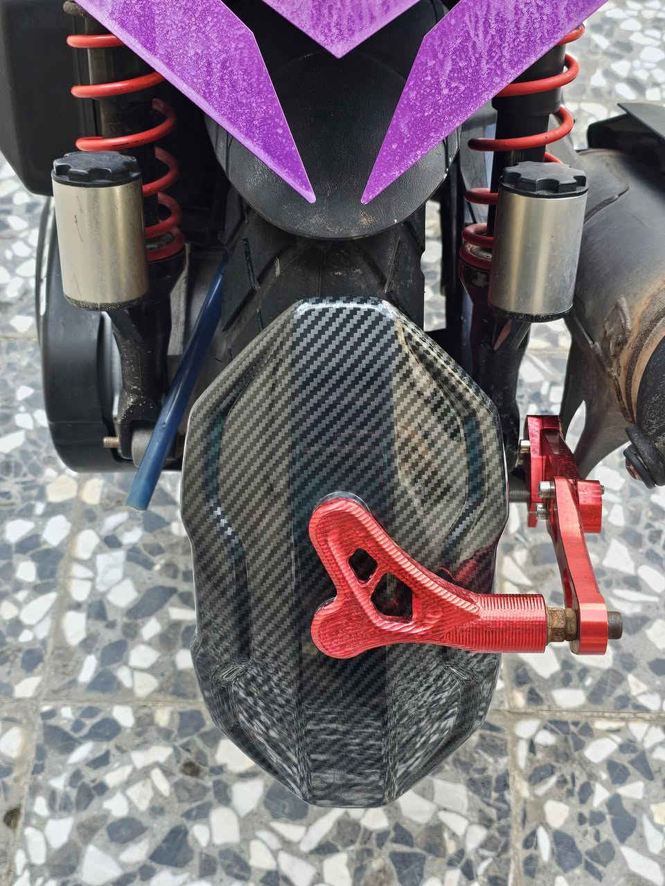 السلام عليكم سكنس جبلي للبيع او مراوس دراجة حلوة وبيهة تزويد دبلات وفج ويدات وستيرن بطح و سستم سماعات دمام وبيهة نواعم مبينة كدامكم تزويد اصلي تايرات تايواني جلاتين ما بيهة اي نقص مكاني بغداد الحسينية رقم ***********
