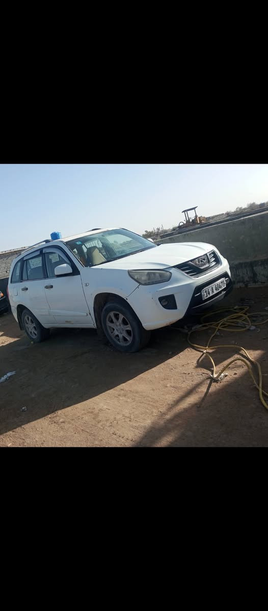 السلام عليكم سياره تيكو 2013 بدون حادث مكينه كير سليم بدون تبخير ولاتنقيص مواصفات فتحة سقف شاشة اندرويد كهربائياتها كلها شغاله لايت زنون سنويه غير منتهيه رقمها بصره السعر 45 وبيها مجال للشراي الرقم  ***********
