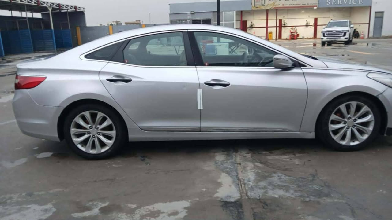 السلام عليكم  مراوس ب  اوباما 
هونداي ازيرا خليجي موديل 2012 

محرك 6 سندر 3000 لا تنقيص ولا تبخير 

 منضومه تبريد جديده ثلج🥶   عبوه جديده صدر امامي وخلفي جديد 

لايت🔦 زنون عالي ناصي لد امامي اخلفي تحكم ستيرن جهتين برده خلفيه كهرباي بردات اباب 

 مري شفط حساسات خلفي السونار بل منشور سياره جاهزه وحلوه 

رقم اربيل دولي تحويل او وكاله 

مكاني واسط الدجيلي 
هاتف 📞 ***********
