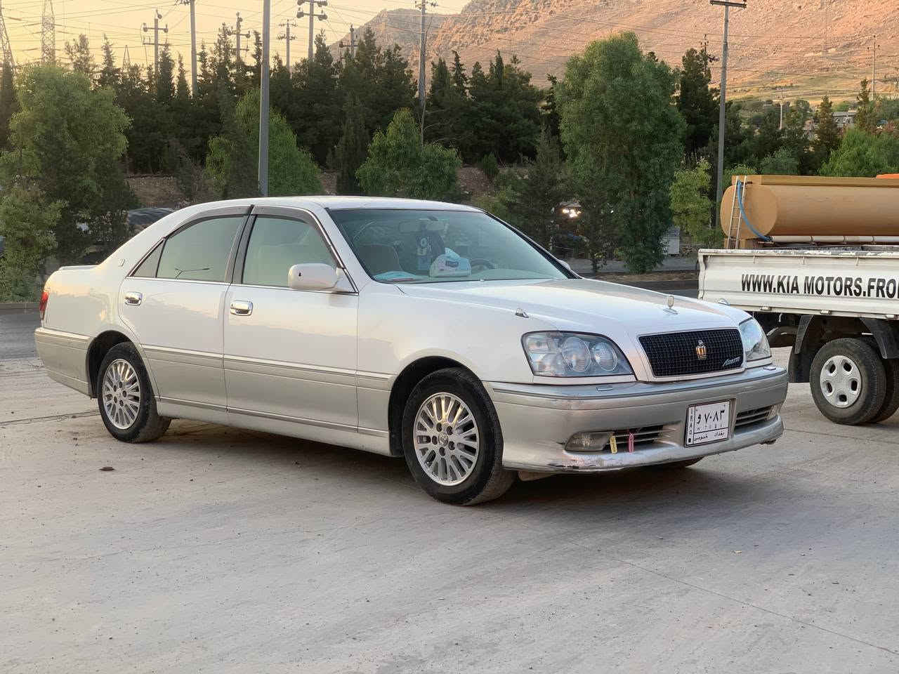 سڵاو بەناوی خوای گەورە مەلیکە موس  ٢٠٠٢بۆفرۆشتن سعر ٣٨گەڵا  ٣دوگمە مەکینەی دیفۆڕ گەورە  پەردەو سوکان شەفت کارەبای تەبرید مەزبوت  تەقەو ڕەقەی بەشەرت  دەعمو  لێدراوی نیە گێڕو مەکینەی  بێعەیبە  سەیارەکە کۆدی هەیە ماڵ دۆستە شوێن تەکێ نزیک بازیان مشتەری تەلەفۆن بکه 
***********
ڤایبەرو  وەتساپی لەسەرە
