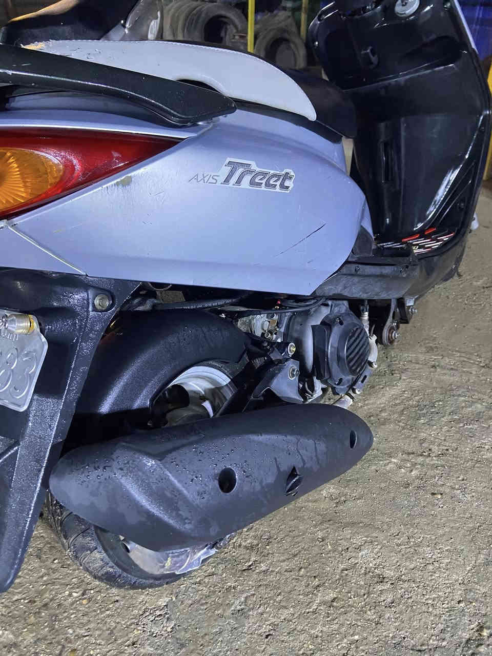 اكزز للبيع مكينه بلاديه ممفتوحه خرسه ادامه كامله نقصها بس ستان تعليك وعداد مكسور الكيج مال بانزين شغال الدراجه نكره بكل وقت سعرها 650 مكاني بغداد الكاظميه 
واتساب ***********
