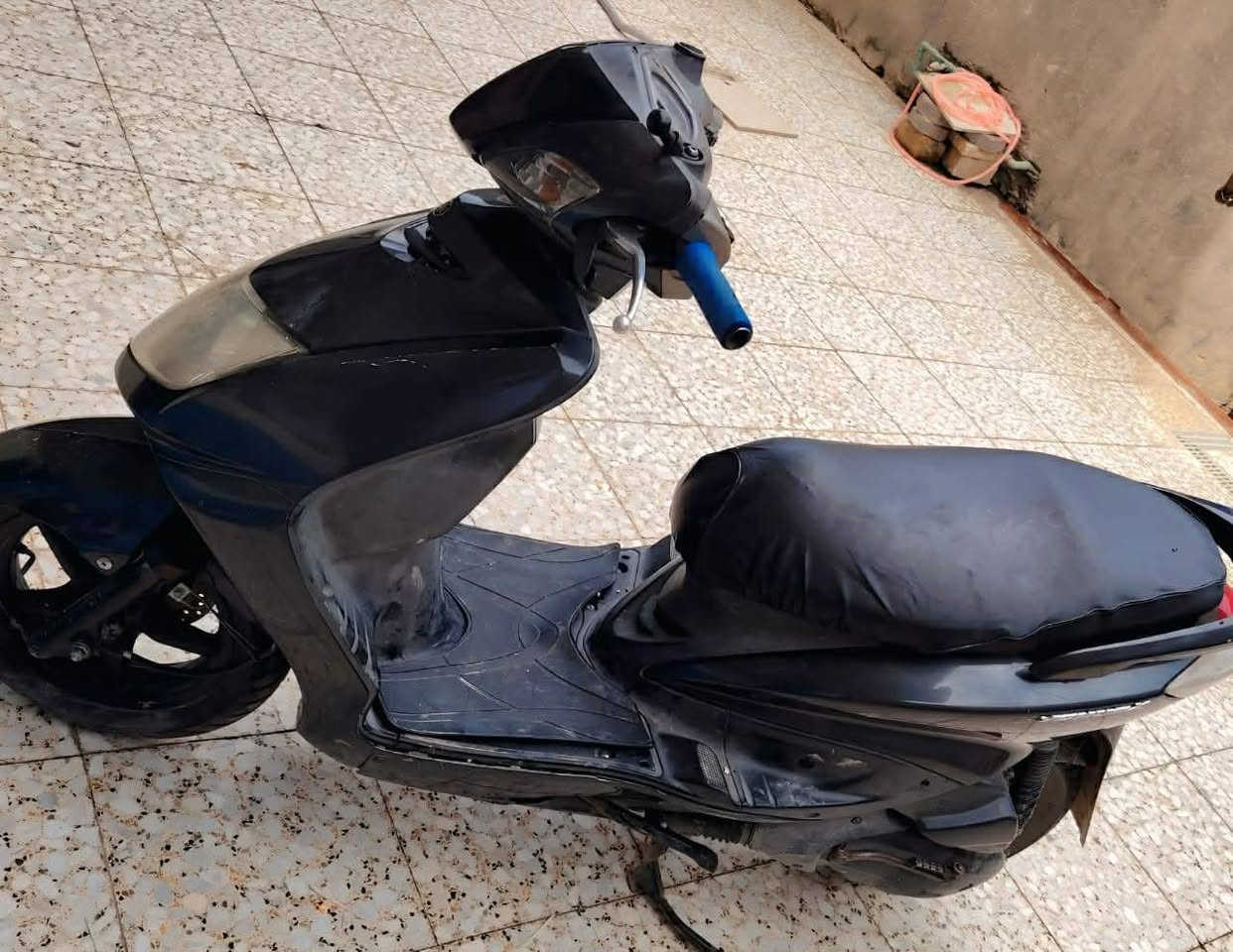 السلام عليكم ورحمة الله وبركاته
دراجه سكنس نثيه للبيع 
دراجه حاويه 
شرط برغي ما مفتوح بيه 
دراجه شلعه ومشي تخبل 
دراجه برغي واحد ما ناقصه 
كهربائيات مالته كله شغاله من الطول إلى الطول 
الوصل مالته مال الحاويه موجود 
أخذته ب 1400 
سعر 950 وبيه مجال بصيط 
العنوان ناصريه مركز 
لاستفسار التصال على الرقم التالي ***********
