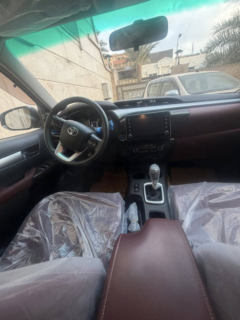 سلام عليكم بيك اب هايلوكس ناصي ساز باب اول ام الضمان
2021 كفالة من الشخط ولبارد ولتبديل شرط الفحص سيارة مخزنة 
رقم اربيل الجديد 
🎗المواصفات كير اوتوماتيك 
🎗كيلو متر  28 شرط الفحص 
🎗 دفع ثنائي . 2×4.
🎗 كشافات ( بروجكتور) 
🎗 شاشه كبيره.
🎗 حساس خلفي 
🎗 سستم ايرباك كامل 
🎗 اشاير بالمري .
🎗 ثلاث انظمه قياده 
🎗 تحكم مقود متعدد 
🔖 مطفأة حريق 
🔖 جك 
 عنوان بغداد زيونه شارع الربيعي 
السعر:270💵 وبي مجال حك الجية
***********☎️
