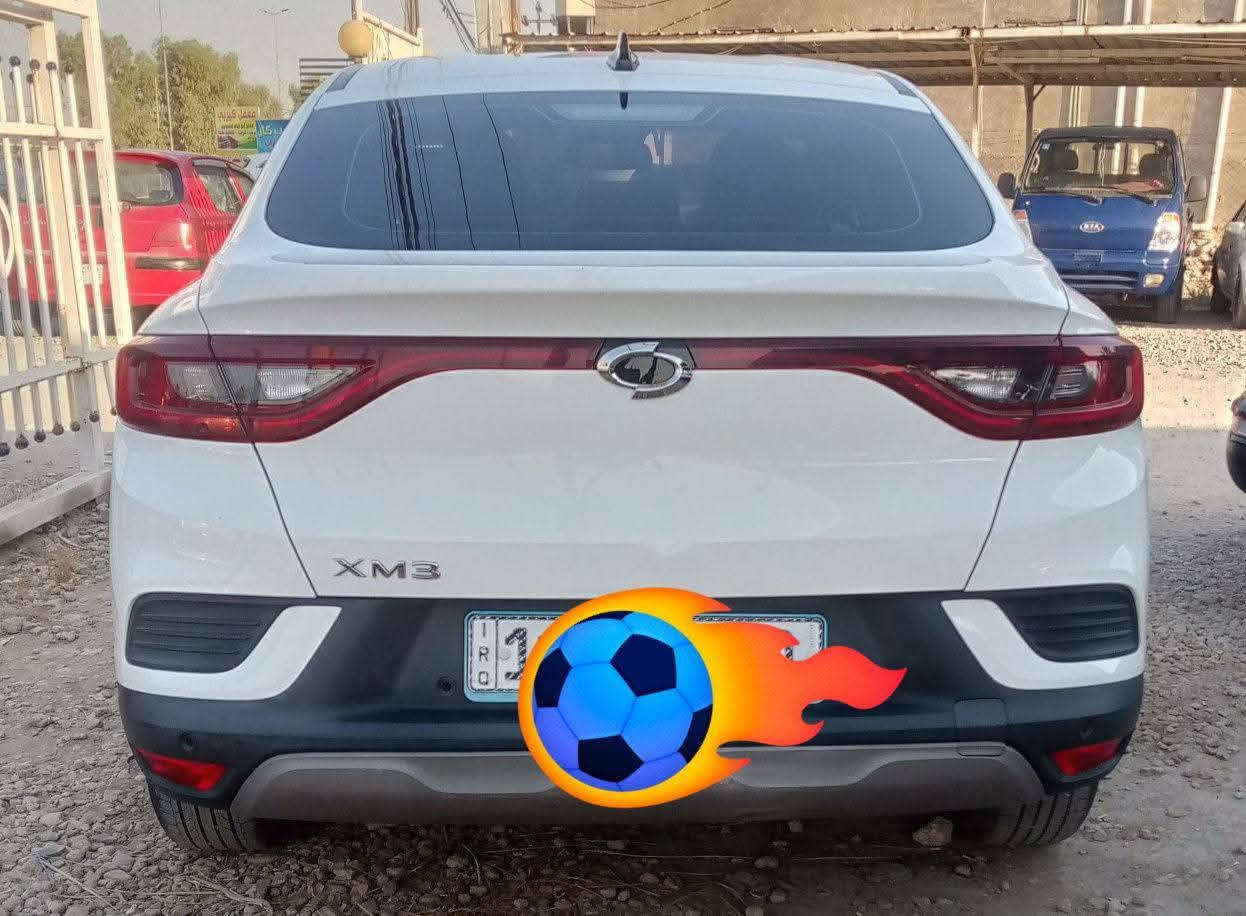 للبيع: رينو سامسونج XM3 موديل 2023 كوري (فل مواصفات)
السيارة تتميز بتصميم رياضي عصري (كوبيه-اس يو في) ومجهزة بأحدث تقنيات السلامة والرفاهية.
⚙️ المواصفات الميكانيكية والأداء:
المحرك: 1600(اقتصادي وعملي).
الممشى: 4800 كم بوضع الزيرو 
ناقل الحركة: أوتوماتيك مع شفتات بالستيرن للتحكم اليدوي.
نظام الكبح: سايد بريك كهربائي (Electronic Parking Brake).
💡 الإضاءة والتصميم الخارجي:
الإضاءة الأمامية: Full LED زينون لتوضيح عالي.
الإضاءة الخلفية: LED بتصميم متصل وأنيق.
الهيكل: تصميم رياضي انسيابي مع مساحة تخزين (جنطة) واسعة جداً.
🛡️ أنظمة السلامة والقيادة الذكية:
القيادة الذاتية: نظام رادار متطور مع تحديد المسار.
مثبت سرعة (Cruise Control): ذكي وتفاعلي.
وتسجيل كامرات الداش كام امامي وخلفي 
الحماية: رادار أمامي وخلفي + نظام كشف النقاط العمياء.
المساعدة على الركن: حساسات محيطية 360 درجة + كاميرا خلفية عالية الدقة.
✨ المقصورة والرفاهية:
المقاعد: جلد فاخر مع خاصية التدفئة للمقاعد الأمامية. ولتبريد
الجمالية: إنارة داخلية محيطية (Ambient Lighting) بألوان متعددة.
التكنولوجيا: شاشة لمس كبيرة، أوامر صوتية، ونظام صوتي مميز.
📝 الملاحظات والشفافية:
البدي: نضيف حيل يعني ع وضع الشركه بعده زيرو.
السياره بيه فقط بنيد امبدل 
رقم السياره بغداد 
💰 السعر المطلـوب 135 اوبيه مجال 
مكان السياره بابل سده الهنديه استفسار اتصل ***********
