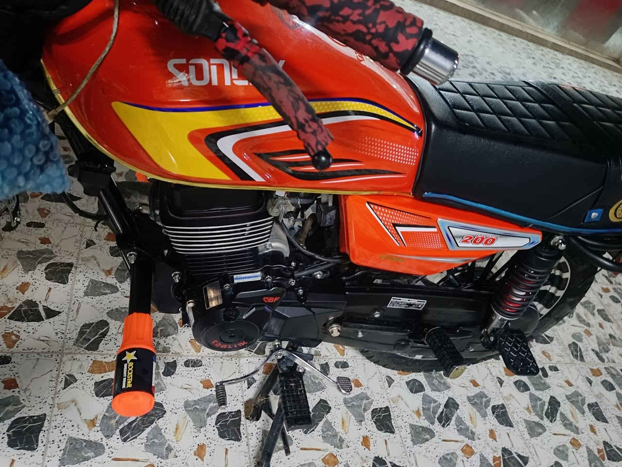 السلام عليكم 
دراجه سيفان 25 محرك 200 زنجيل فول نضافه ماشي ألف بعده جديد 
تجي تفحص بيدك 
دراجه كامله مابيها نقص 
المكان عنه 
***********
