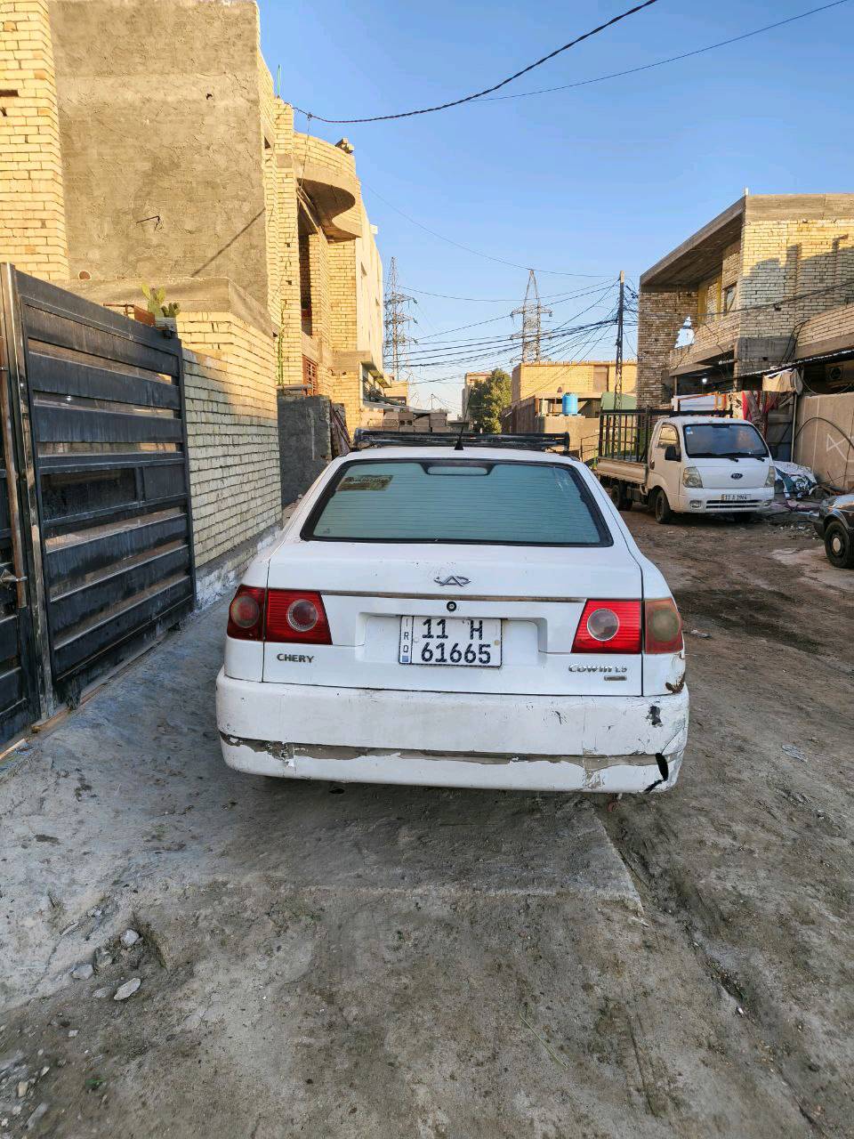 السلام عليكم شيري كوين موديل 2010 ابيض خصوصي رقم انكليزي بلادي كير عادي بسمي تحويل ثاني يوم سنوية لل 28 كهربائيات كلها شغاله بيها شاشة السيارة حلوة مرتبه بس بيها ملاحظات بسيطة يرادلها صبغ حزام وترجع عروسة 
السعر 35 ورقه وبيها مجال للطيبين 
هذا رقمي *********** وبي واتساب مكان السيارة بغداد الدورة قرب علوة الرشيد كويريش