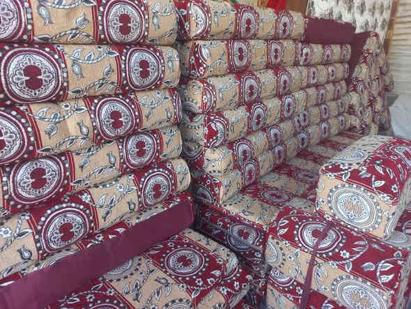 ميز نظد تسكام شي راقي ٣ متر 
جلسه عربيه جدد عدد ٢ 
يوجد توصيل 
شعدكم اثاث تخم كاونتر كنتور غرف نوم اشتري 
***********
