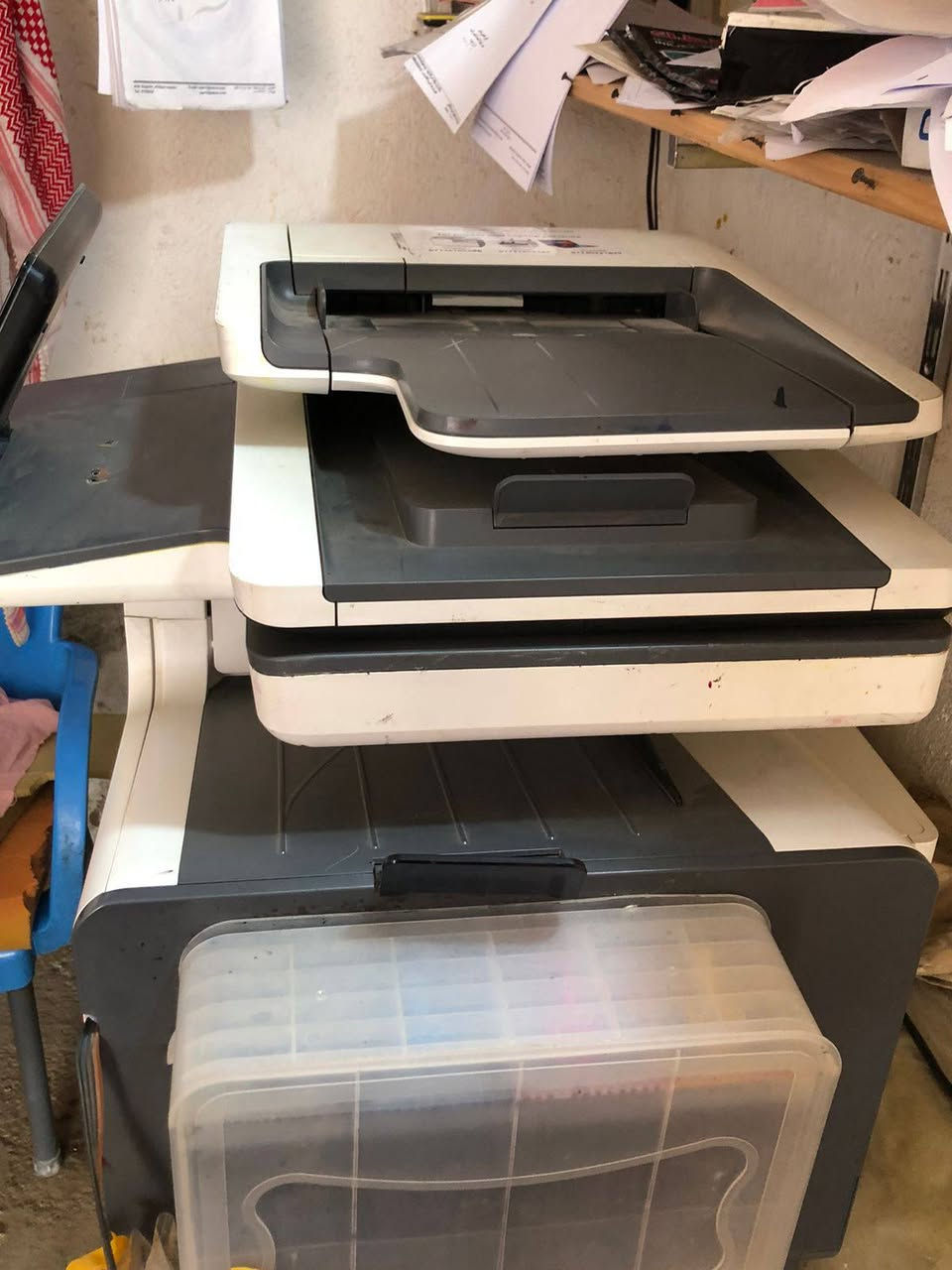 طابعة hp للبيع بحجم ٥٨٦ بحالة ممتازة ونظيفة للتواصل الاستفسار على هذا الرقم ***********
