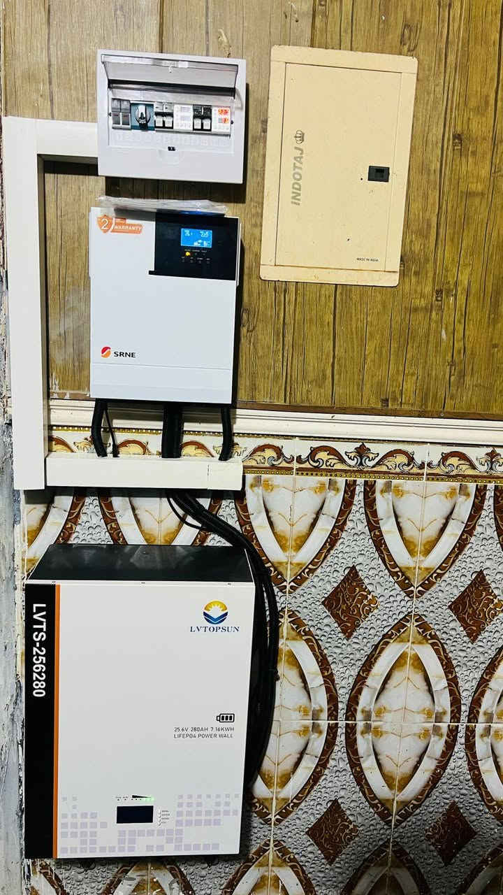 السيادة لمن يمتلك طاقته! 🛡️☀️  
من قضاء الدجيل، نبارك لعلي ذياب عباس دخوله عصر الاستقلال الطاقي الكامل، بعد أن تم تنصيب (3) ثلاث منظومات بقدرة (10 أمبير نهاري) و(8 أمبير ليلي) تمنحه طاقة مستقرة وصافية، بعيداً عن ضجيج المولدات وتذبذب التيار.  

لماذا هذه المنظومة هي الأفضل؟
1️⃣ عطاء مستمر: قدرة تشغيل ثابتة تمنحك راحة وكأنك مرتبط بأفضل محطات الطاقة.  
2️⃣ تقنية الليثيوم: مخازن طاقة ذكية بعمر يصل إلى (15) عاماً من الأداء المتواصل.  
3️⃣ الحماية الذكية: نظام إدارة متطور يحمي الأجهزة من أي تقلبات في الفولتية بشكل آلي.  

💰 استثمارك في "قوة الشمس" هو توفير دائم، مع خيارات دفع مرنة تناسب الجميع.  
قوة الشمس 🌞.. الريادة في التكنولوجيا، والسيادة في الاختيار.  

📞 للاستفسار وتصميم منظومتك الخاصة، اتصل بنا الآن:
الاعلامية دعاء الجنابي
‭٠٧٧٦ ٦٠٦ ٦٦٠١‬ ‭
‭٠٧٨٦ ٦٠٦ ٦٦٠١‬
———————————
فرع الحجاج 
استاذ دخيل 
‏‭٠٧٨٠ ٨٩٧ ١٦٣٢‬
———————————
فرع البوعجيل
مهندس عبدالله العجيلي
‏‭٠٧٧٣ ٧٧٠ ٧٢٠٢‬
———————————-
فرع العلم 
استاذ احمد بشار 
‏‭٠٧٧١ ٧٦٦ ٢٤١٤‬
———————————-
فرع الضلوعية
استاذ ازور سعد النظيف 
‏‭٠٧٨٢ ٩٤٦ ١٢٢٤‬
‏‭٠٧٧١ ١٠١ ٩٨٦٣‬
———————————-
فرع يثرب 
استاذ بهاء الحساني 
‏‭ ‭٠٧٨٢ ٤٩٦ ١٨٠٣‬
———————————
فرع الفلوجة
استاذ سعدون العيفان
‏‭٠٧٨٣ ٠٩٨ ٨٨٨٩‬
‏‭٠٧٥١ ١٩٨ ٨٨٨٩
