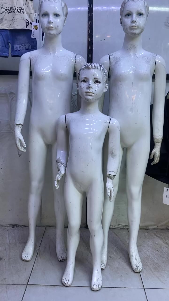 السلام عليكم ملكان اطفال عدد٣ ثنين عمر١٠ واحد عمر٥  مع تعاليك عدداكثر من٢٠٠
رايدهن ب١٣٠ شلع 
مكاني بغداد الشعب سوق شلال 
***********
