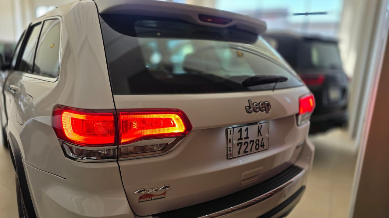 السلام عليكم جيب شيروكي فول مواصفات لمتد ومعروفة مواصفات الفول خليجي موديل 18 كفاله عامه من الصبغ والتبديل ماشيه 99 الف كيلو السعر 255 وبيها مجال بسيط 
للاستفسار *********** 
ملاحظه السيارة بيها بارد على كد اربع اصابع فقط
