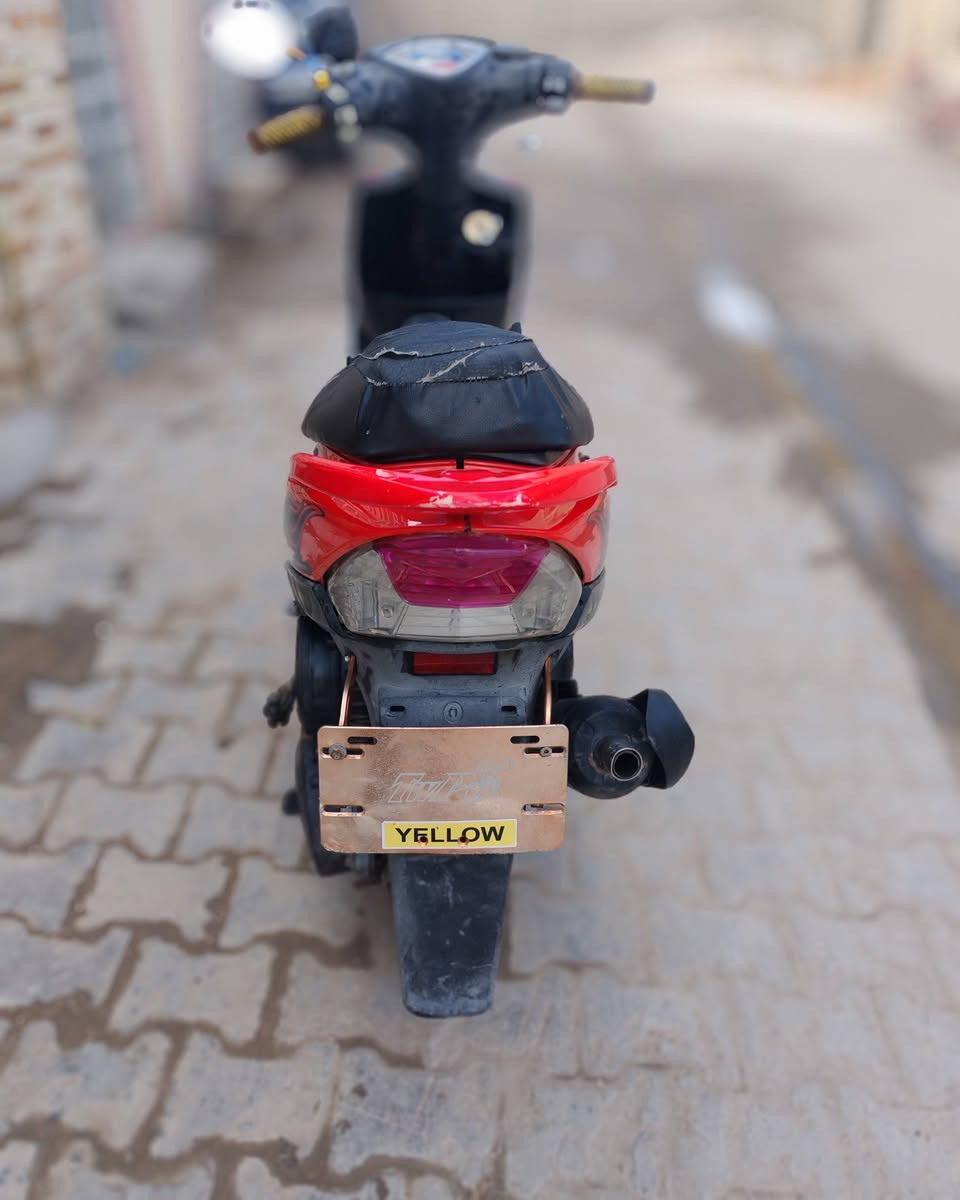 السلام عليكم دراجه ماكس 120عدله بلادي 49 كفرات تجاريه شلعه ومعدل دبلات رياضي كلجات رياضي كهربائيات كلها شغاله نضافه الدراجه مثل ما موضح بالصور سعرها 600 وبيها مجال مكاني المحموديه 
*********** اتصال 
*********** واتساب
