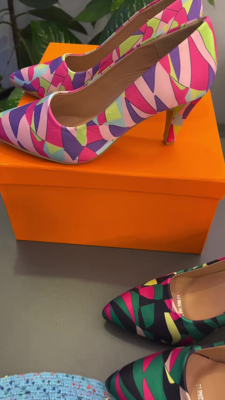 إذا تدورين على التميز والألوان اللي تنبض بالحياة، فهذا الحذاء صُمم خصيصاً لإطلالتكِ الفريدة.

القياسات: متوفرة جميع القياسات (من 37 
إلى 41
للحجز  والاستفسار مراسلة البيج عالخاص او عبر الرقم ***********

توجد خدمة توصيل كافة محافظات العراق
بغداد 5 الف 
المحافظات 6 الف 

#اكسبلور_الوان_صيفية_حذاء_ملون_
