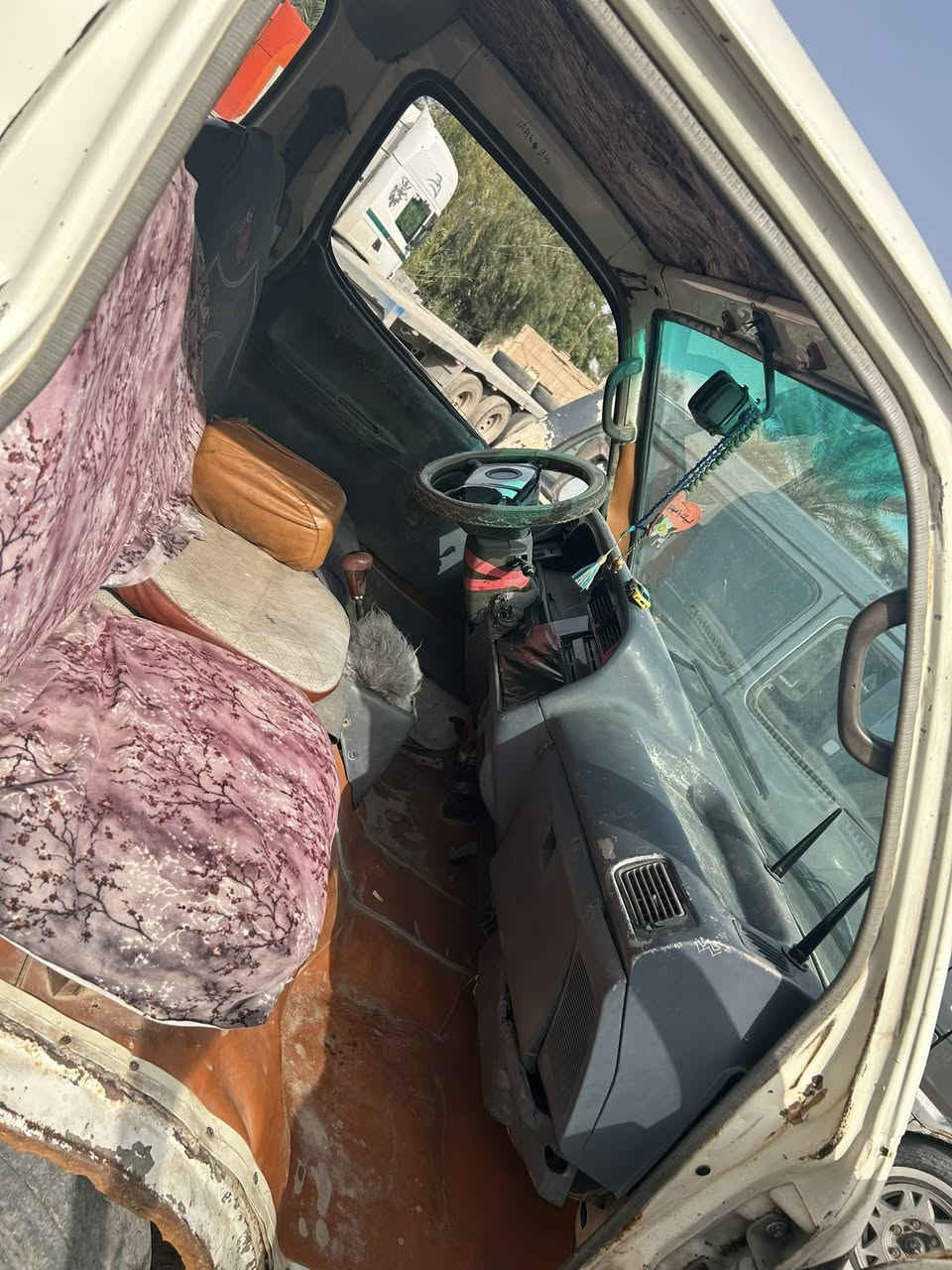 كريت ويل باص 14راكب رقم دياله احمر مطلوبه 400الف فقط تحويل سنويه كارتونيه مديل 9 سعر18 وبيها مجال بصيط ***********
