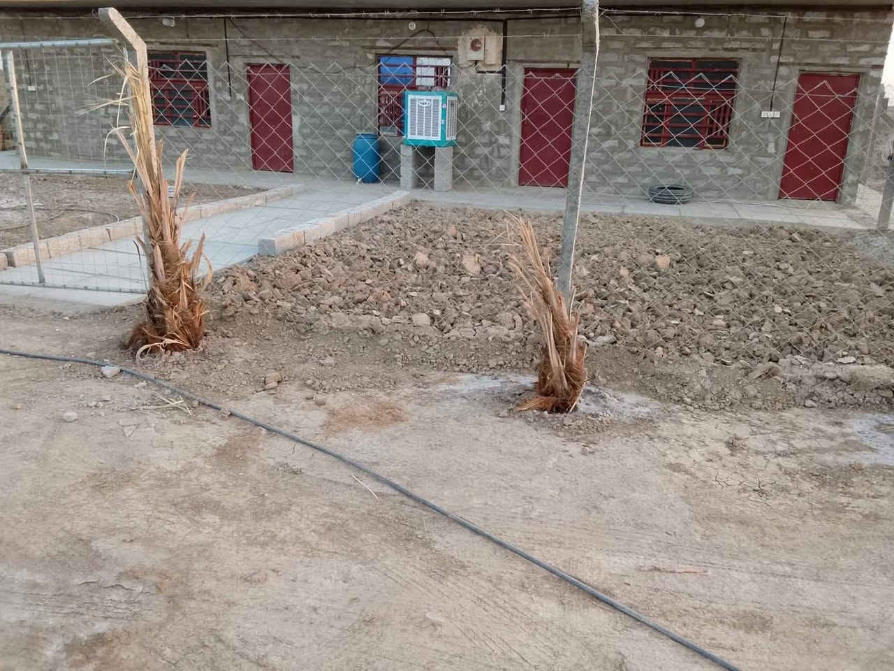٦ دوانم  سند ٢٥ وبأسمي. فيها ماء وكهرباء.وقرب نهار.  وبيت. وحقل بل حسينيه. قرب دغاره. ***********
