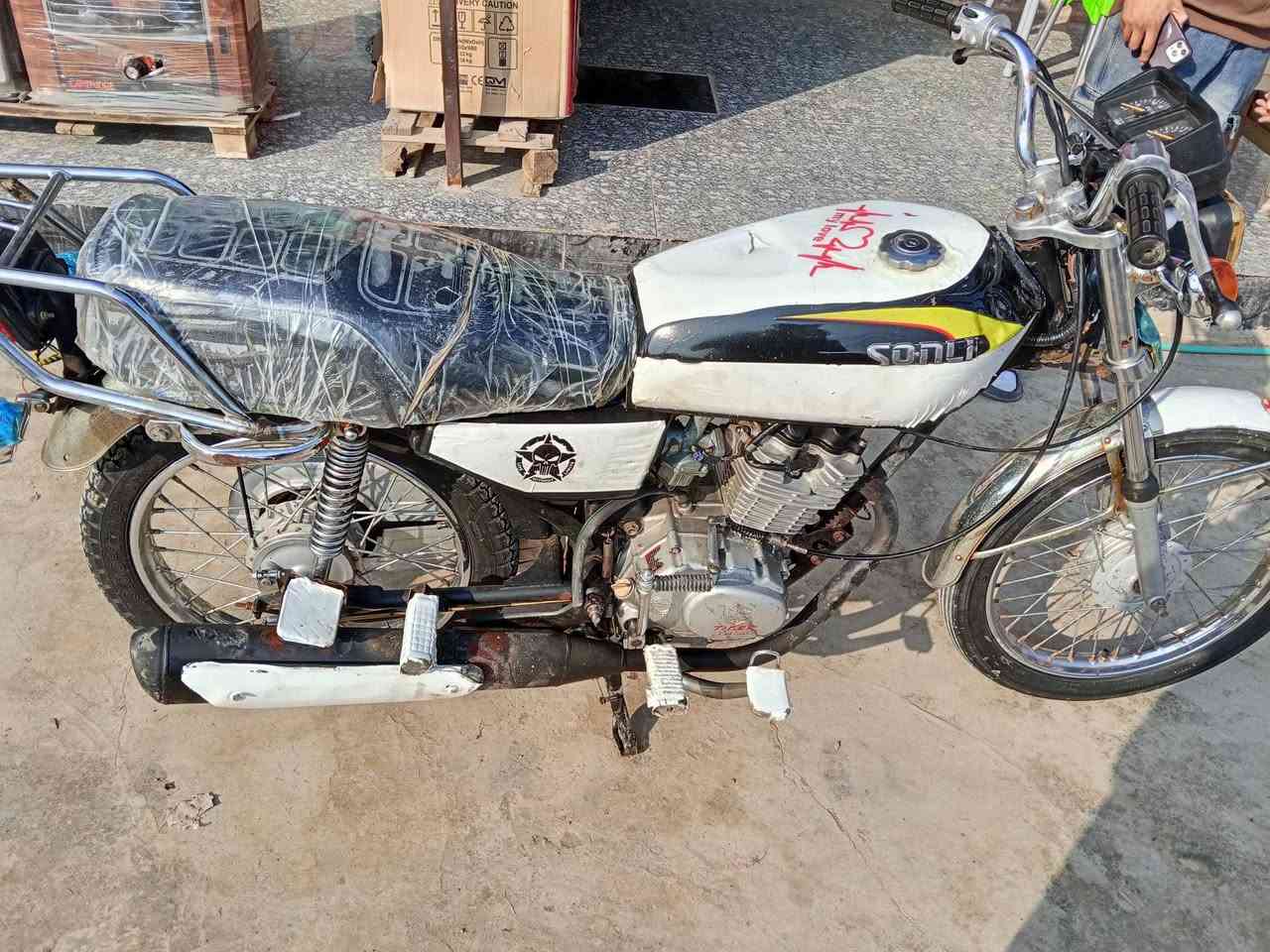 اسلام عليكم متاح دراجة تايكر 21محرك فول لا تبخير ولا تنقيص مكان ديالى  تقاطع القدس متواجد خاص 
رقم الهاتف ***********
