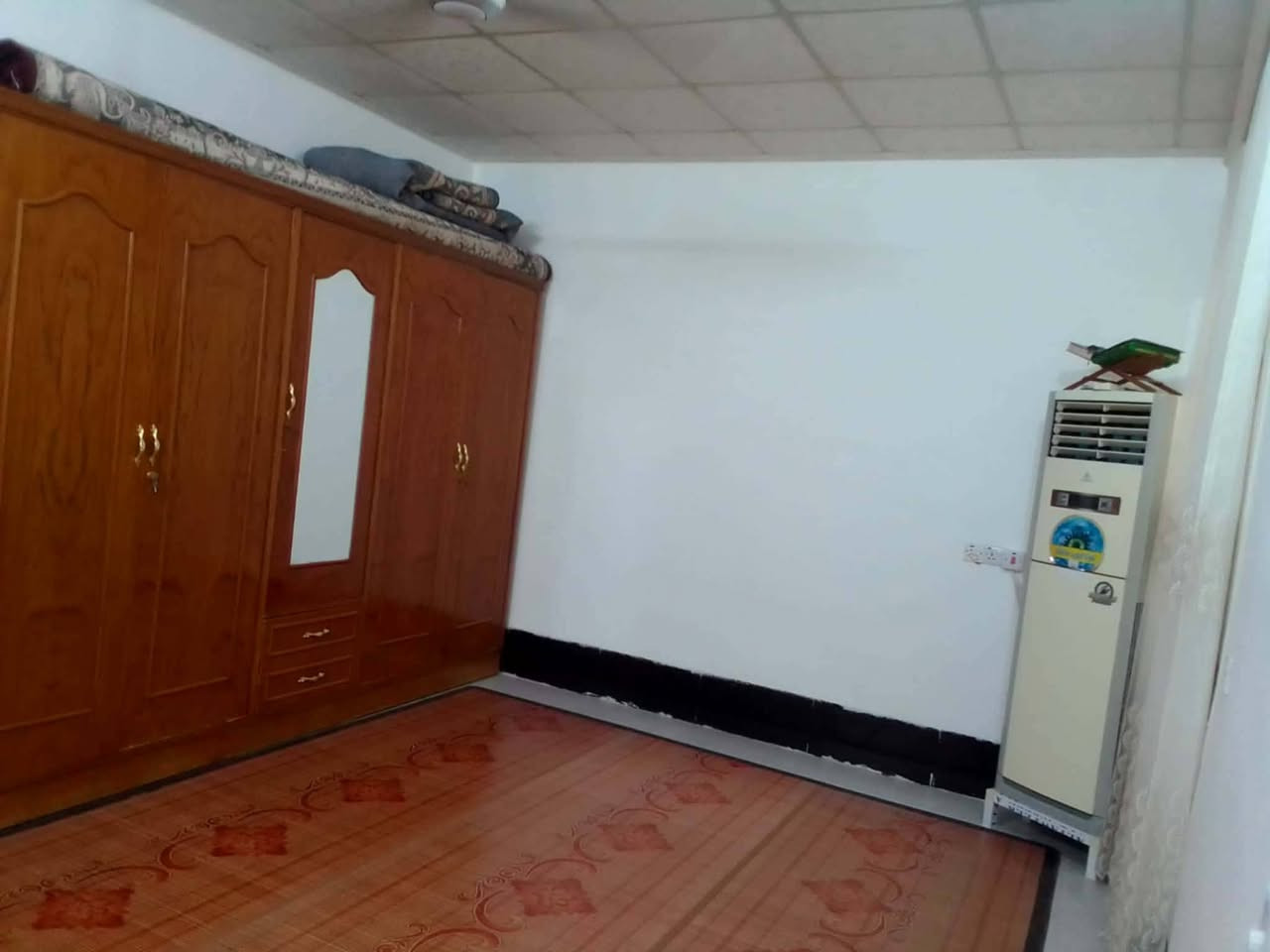 الدار للبيع
اركوازي قرب شارع العام 
120 متر
31 وبي مجال قليل 
***********
